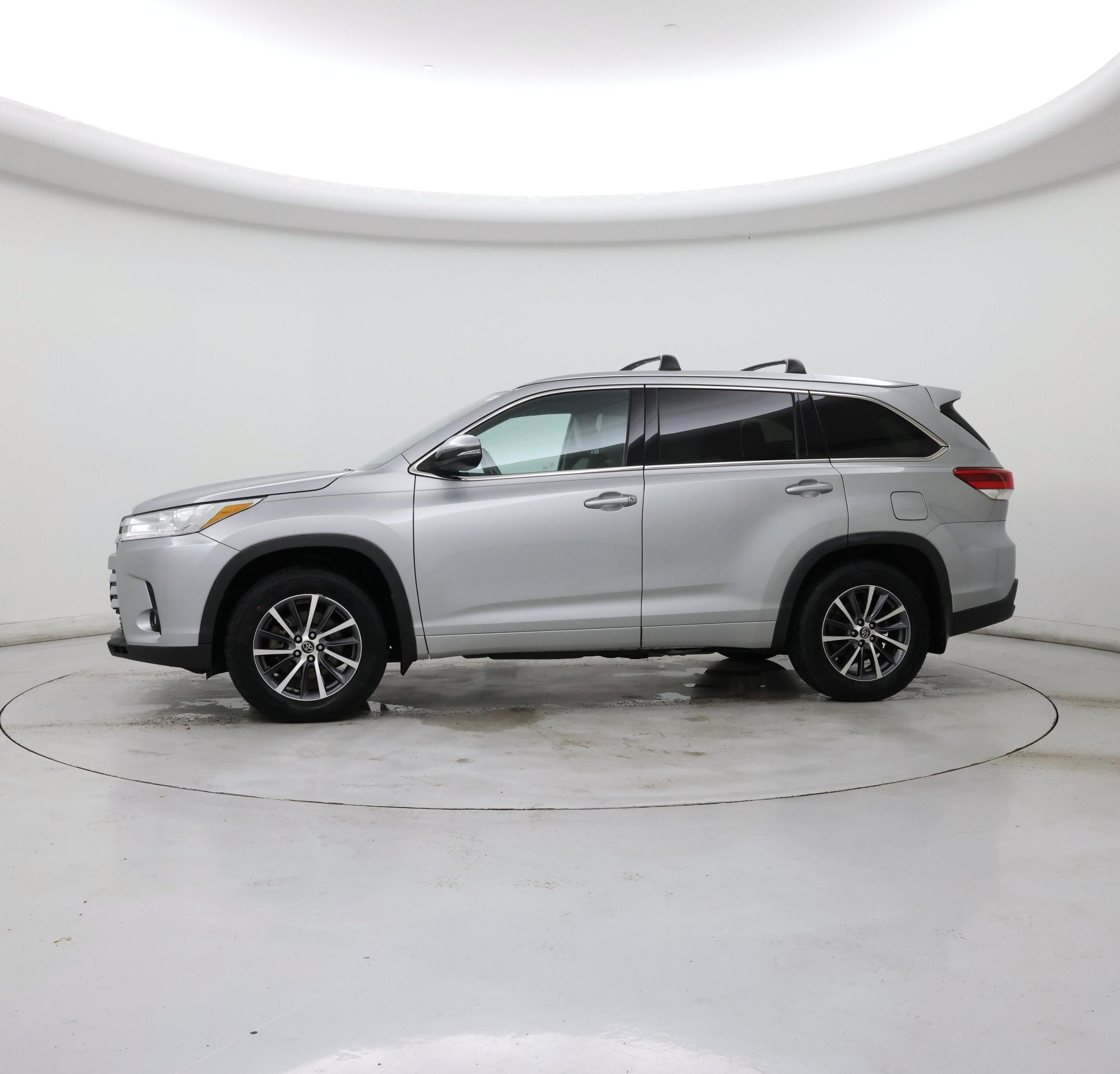 Thumbnail: 2017 Toyota Highlander - 3