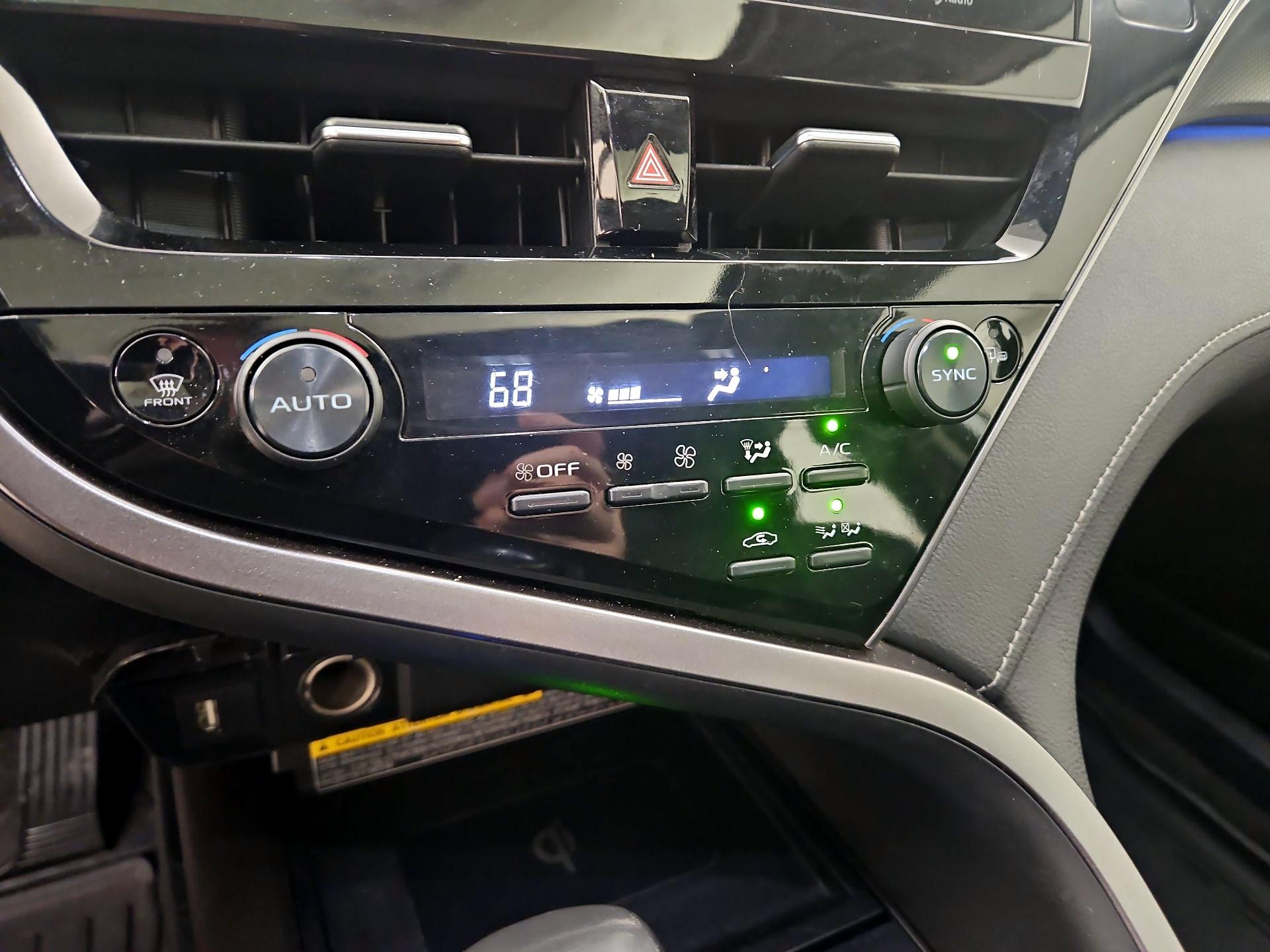 Thumbnail: 2021 Toyota Camry - 16