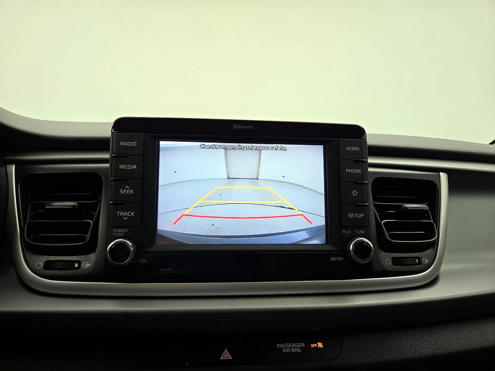 Thumbnail: 2020 Kia Rio5 - 14