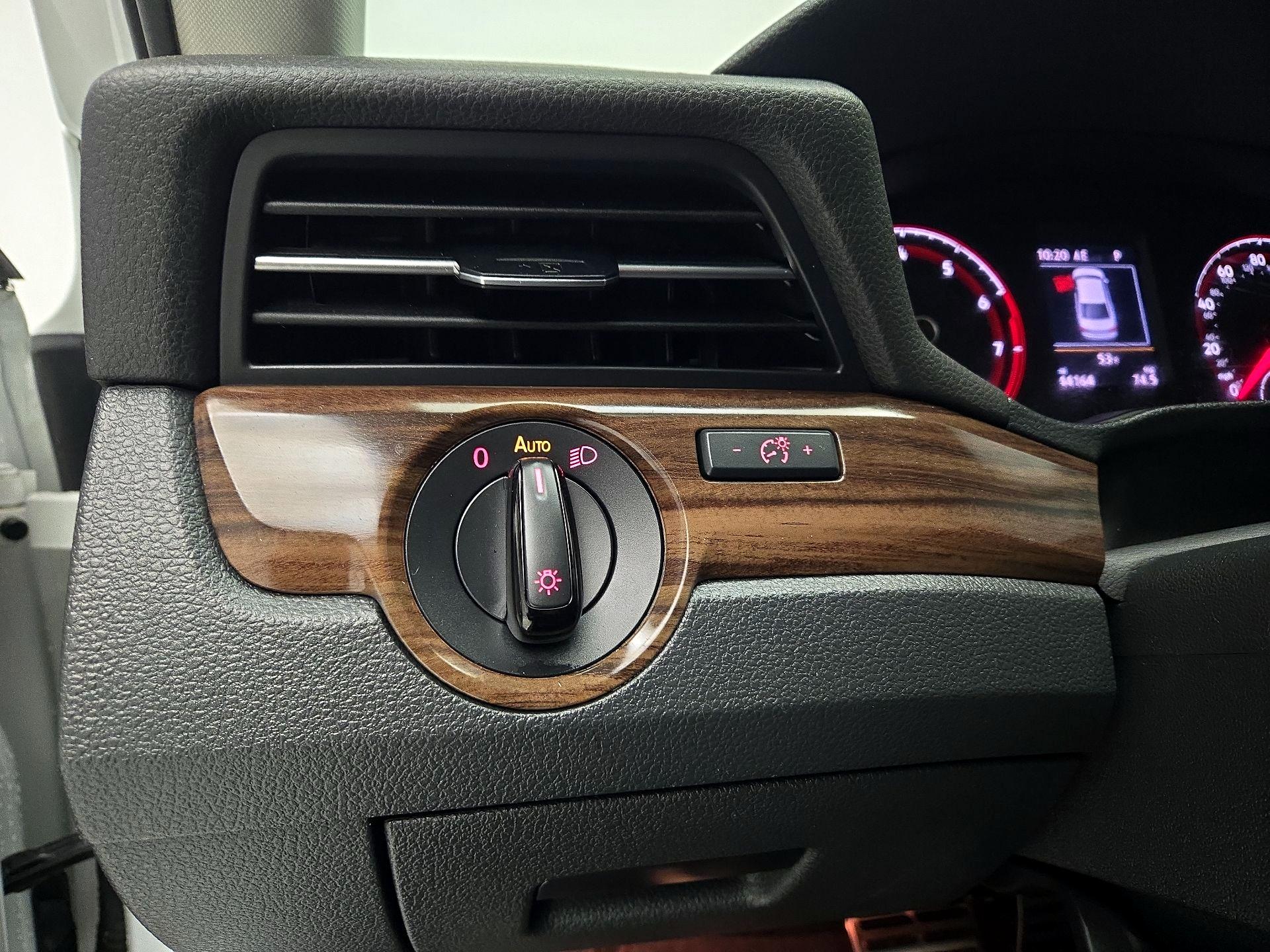 Thumbnail: 2020 Volkswagen Passat - 13