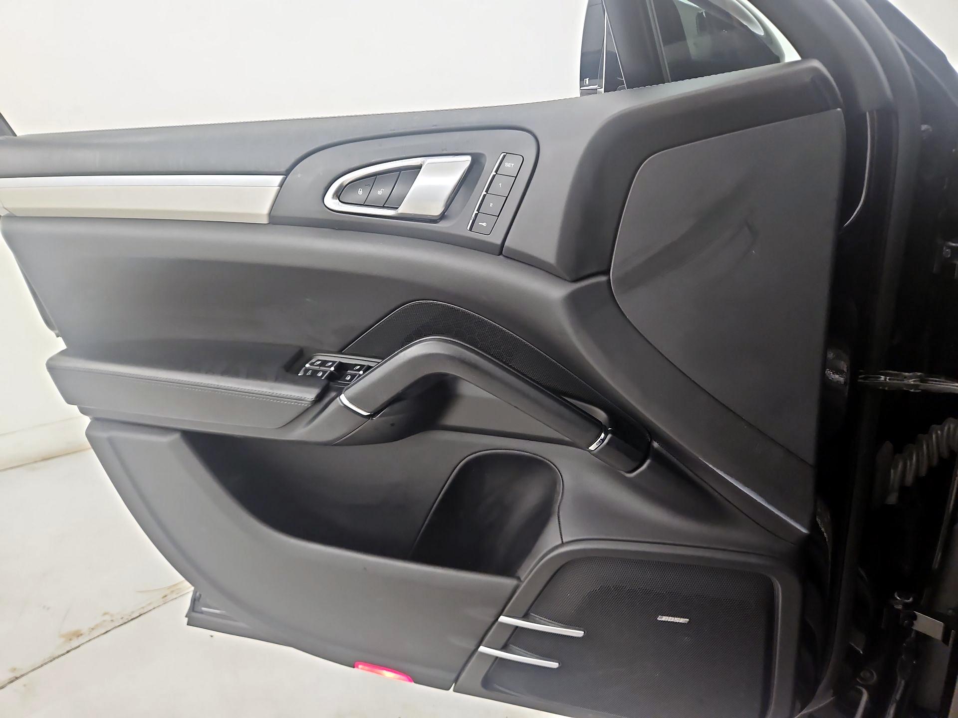 Thumbnail: 2015 Porsche Cayenne - 12