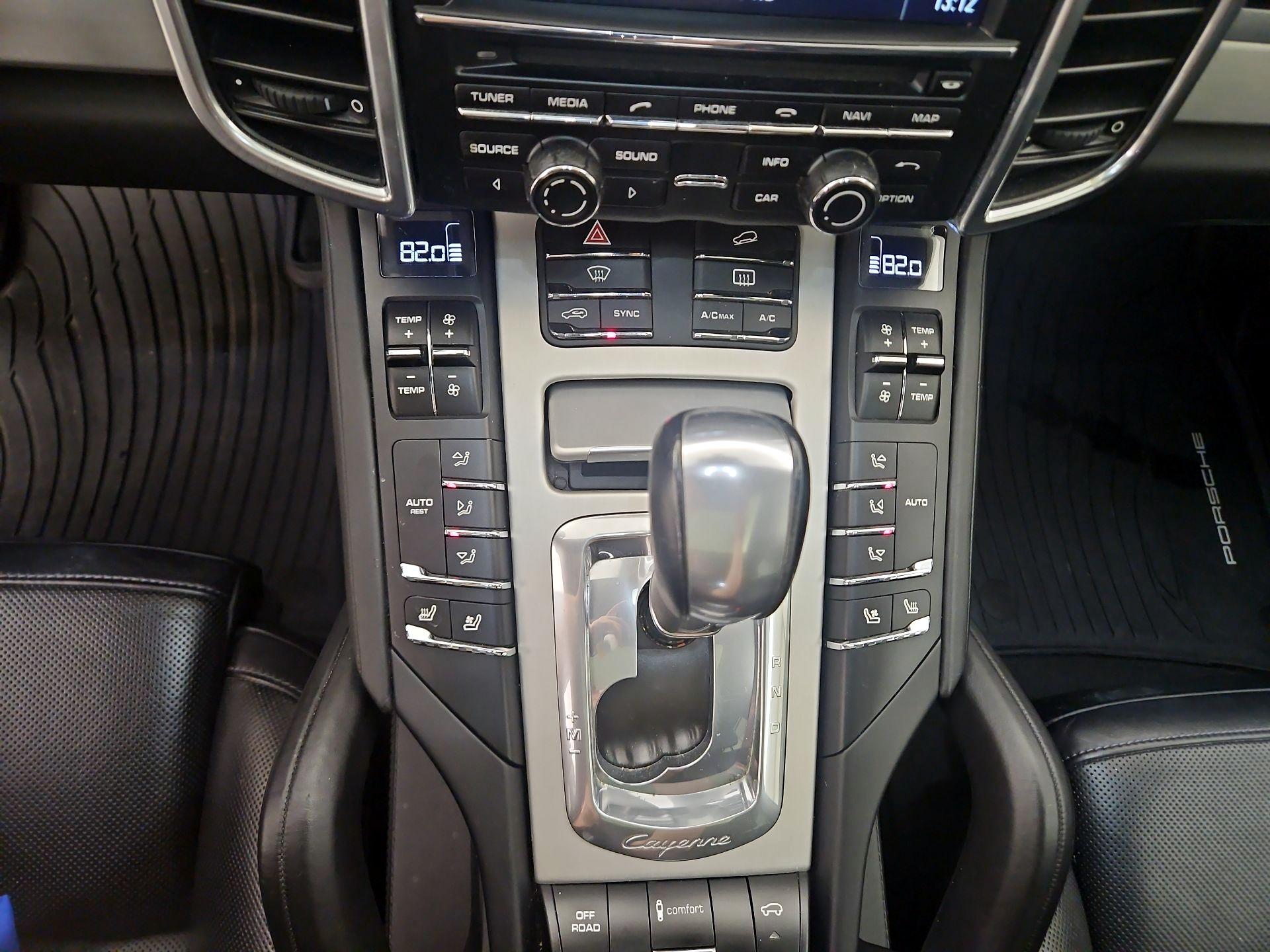 Thumbnail: 2015 Porsche Cayenne - 17