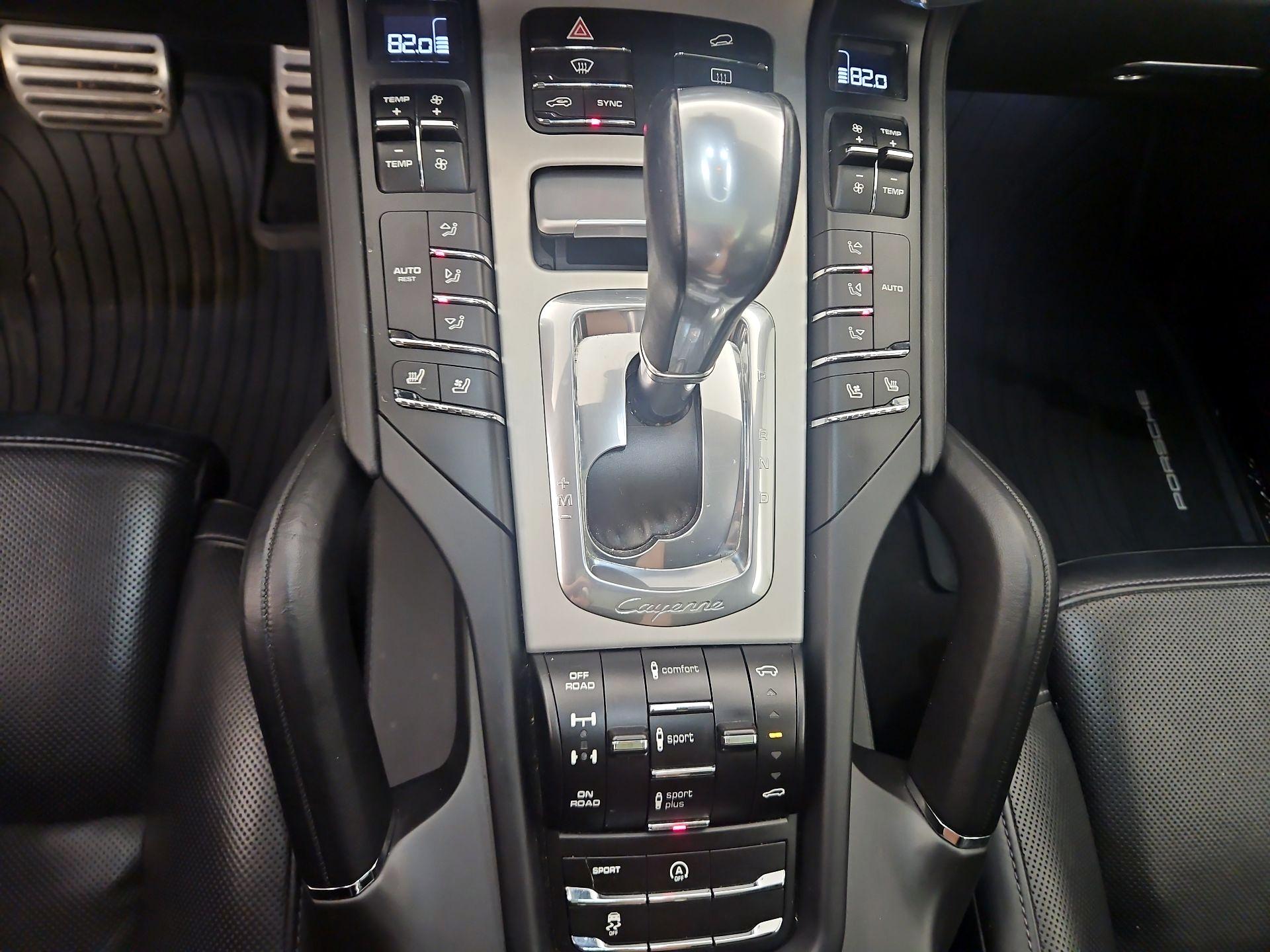 Thumbnail: 2015 Porsche Cayenne - 18