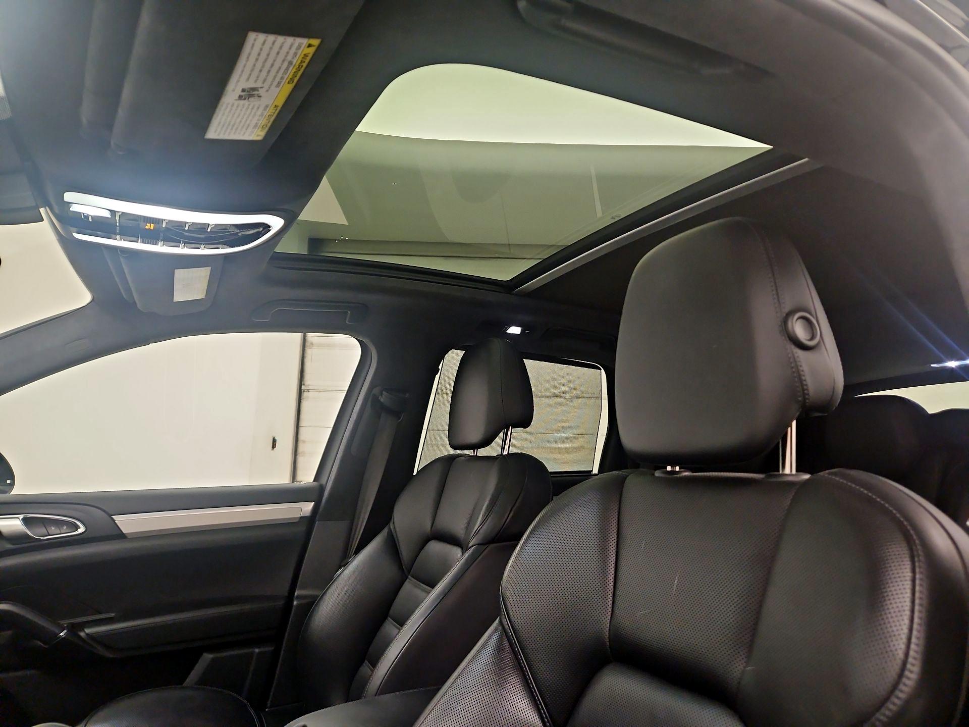 Thumbnail: 2015 Porsche Cayenne - 20