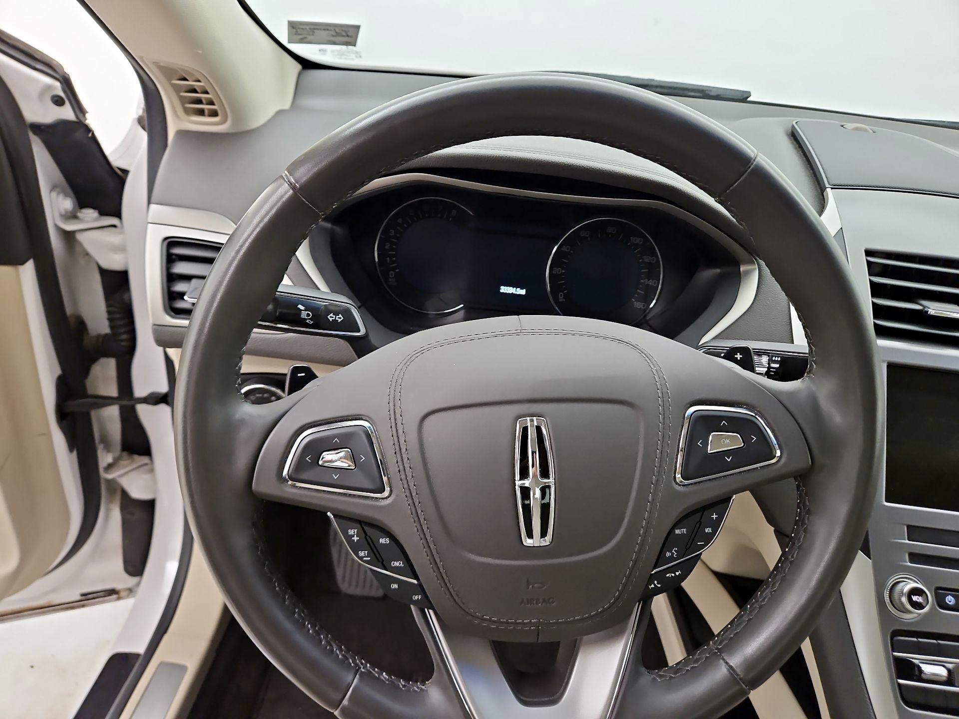 Thumbnail: 2017 Lincoln MKZ - 10