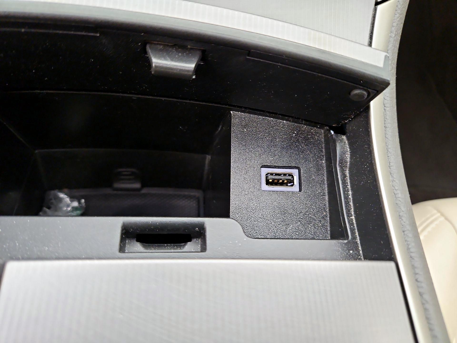 Thumbnail: 2017 Lincoln MKZ - 18