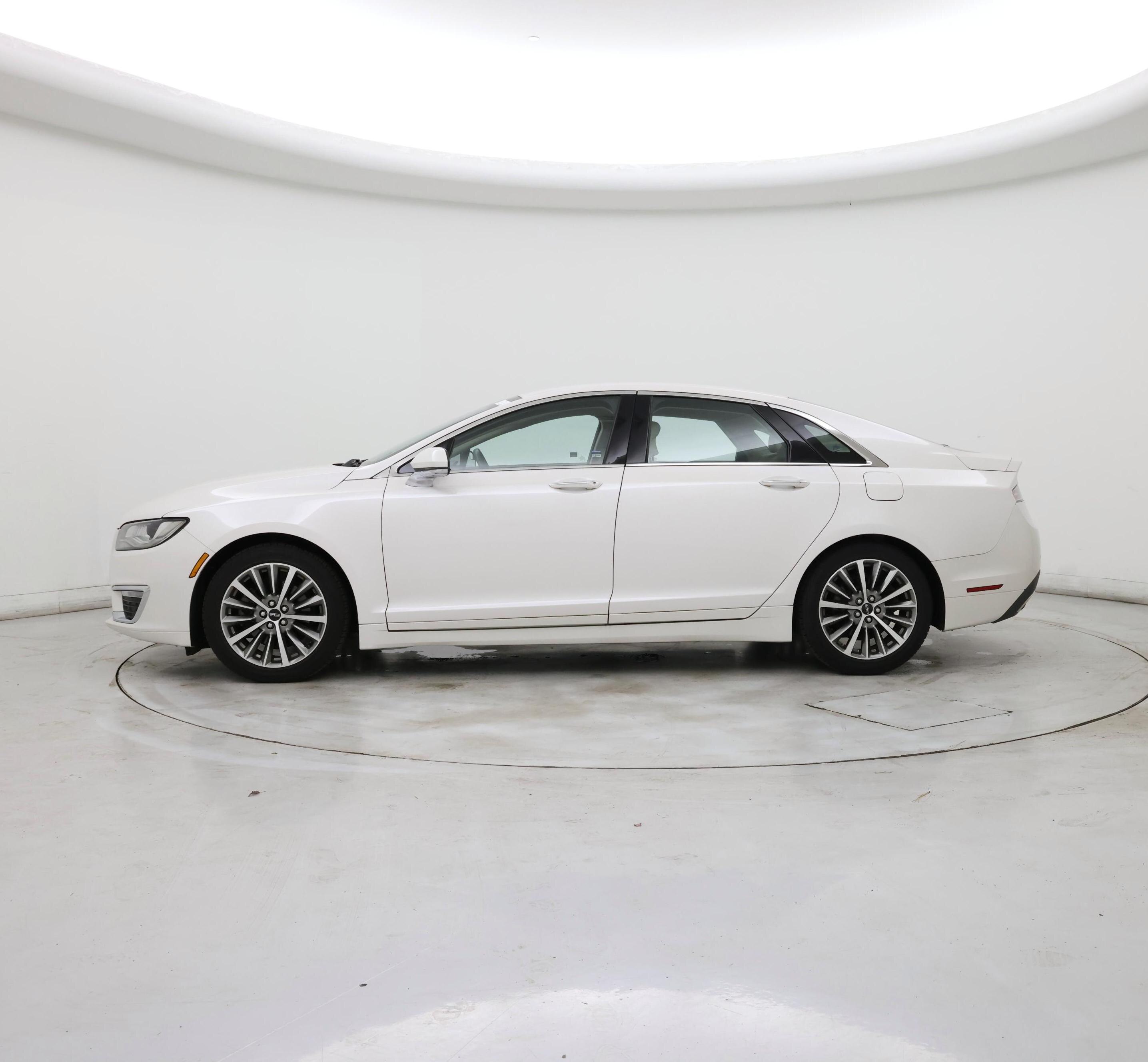 Thumbnail: 2017 Lincoln MKZ - 3