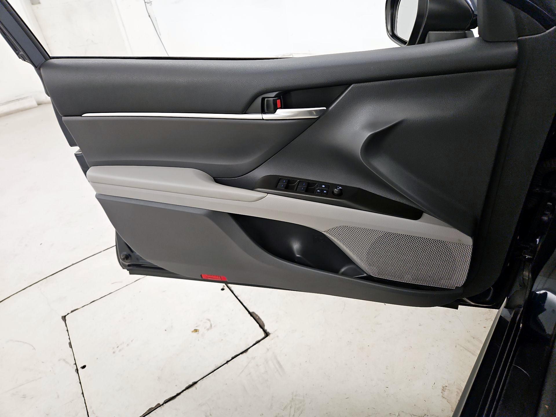 Thumbnail: 2021 Toyota Camry - 12