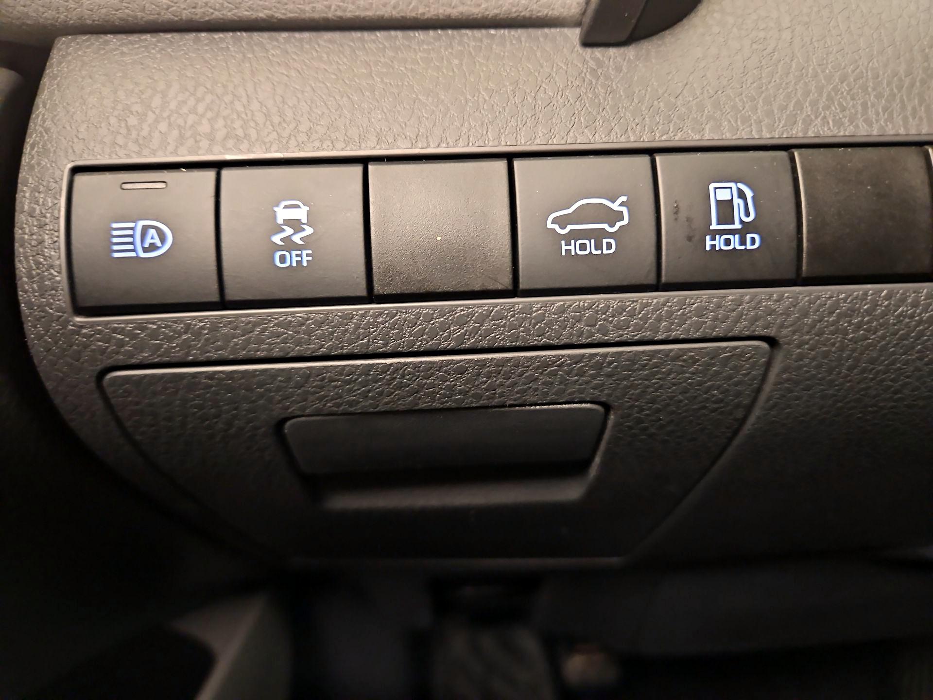 Thumbnail: 2021 Toyota Camry - 13