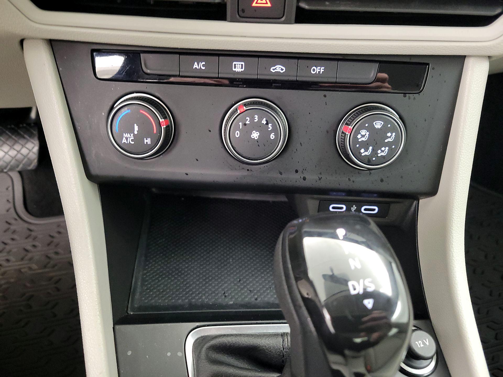 Thumbnail: 2022 Volkswagen Jetta - 16