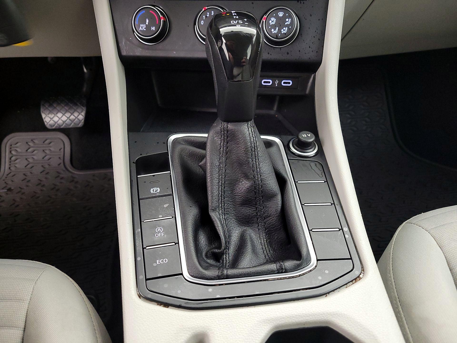 Thumbnail: 2022 Volkswagen Jetta - 17