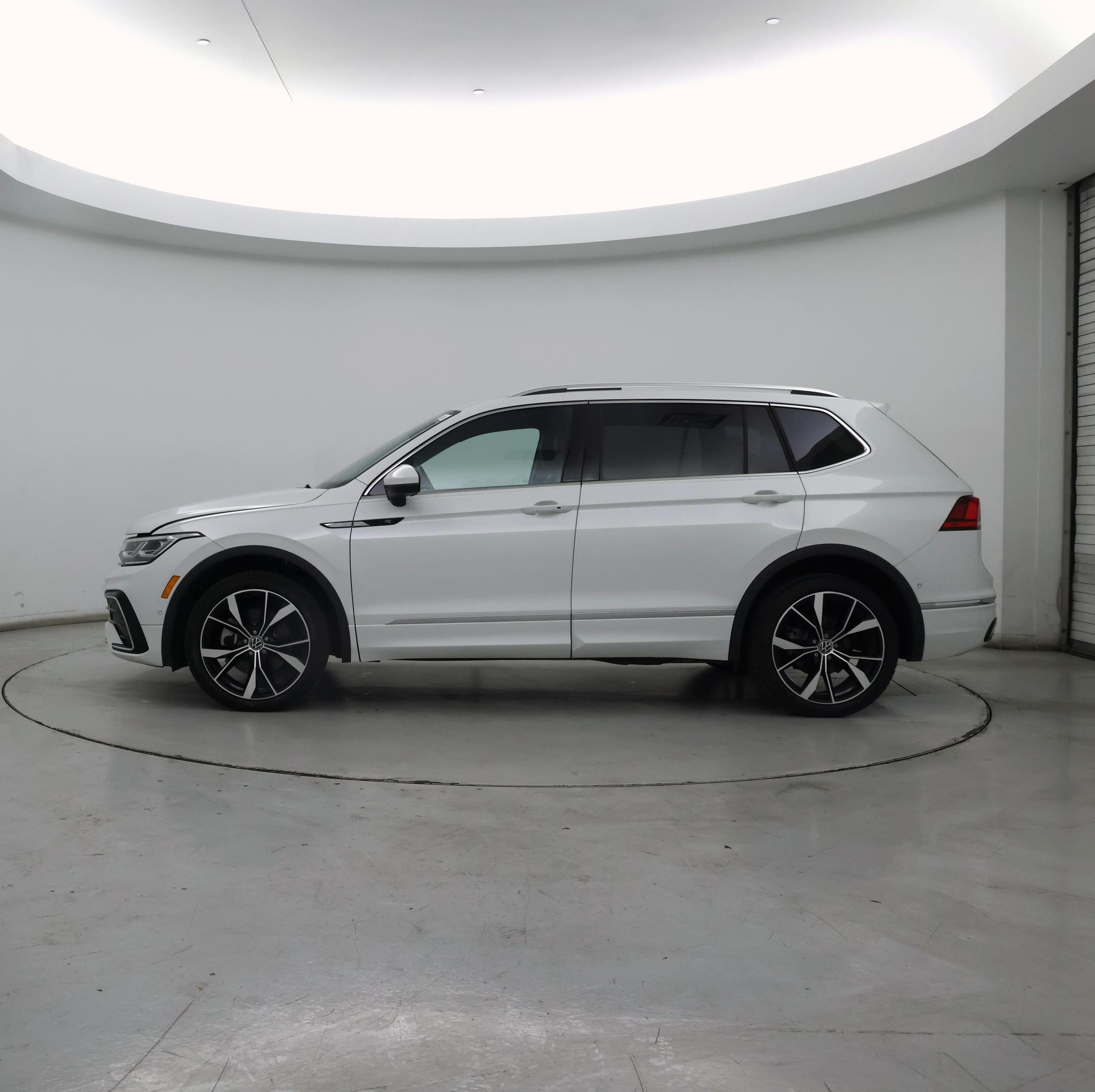 Thumbnail: 2024 Volkswagen Tiguan - 3