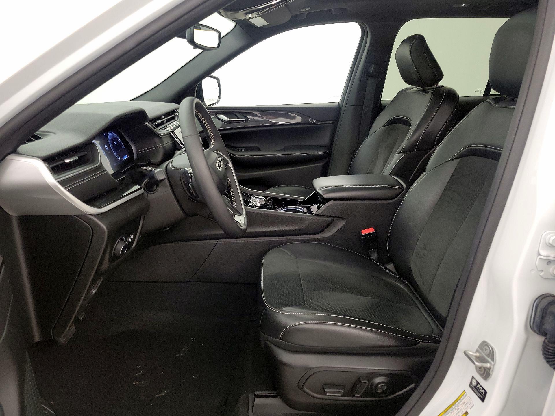 Thumbnail: 2023 Jeep Grand Cherokee - 11