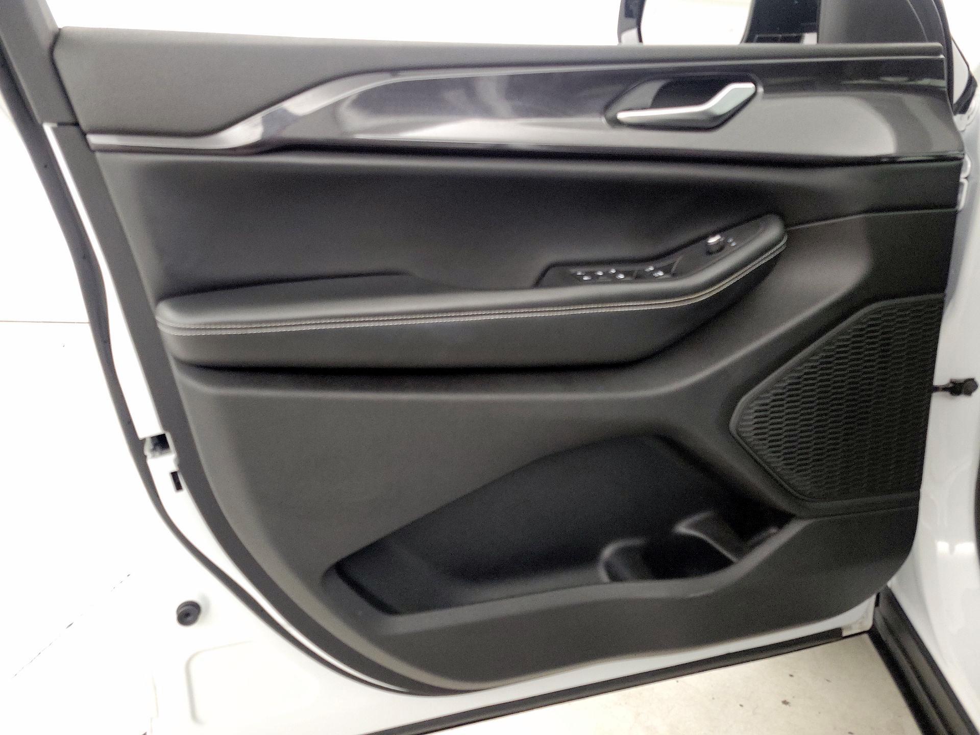 Thumbnail: 2023 Jeep Grand Cherokee - 12