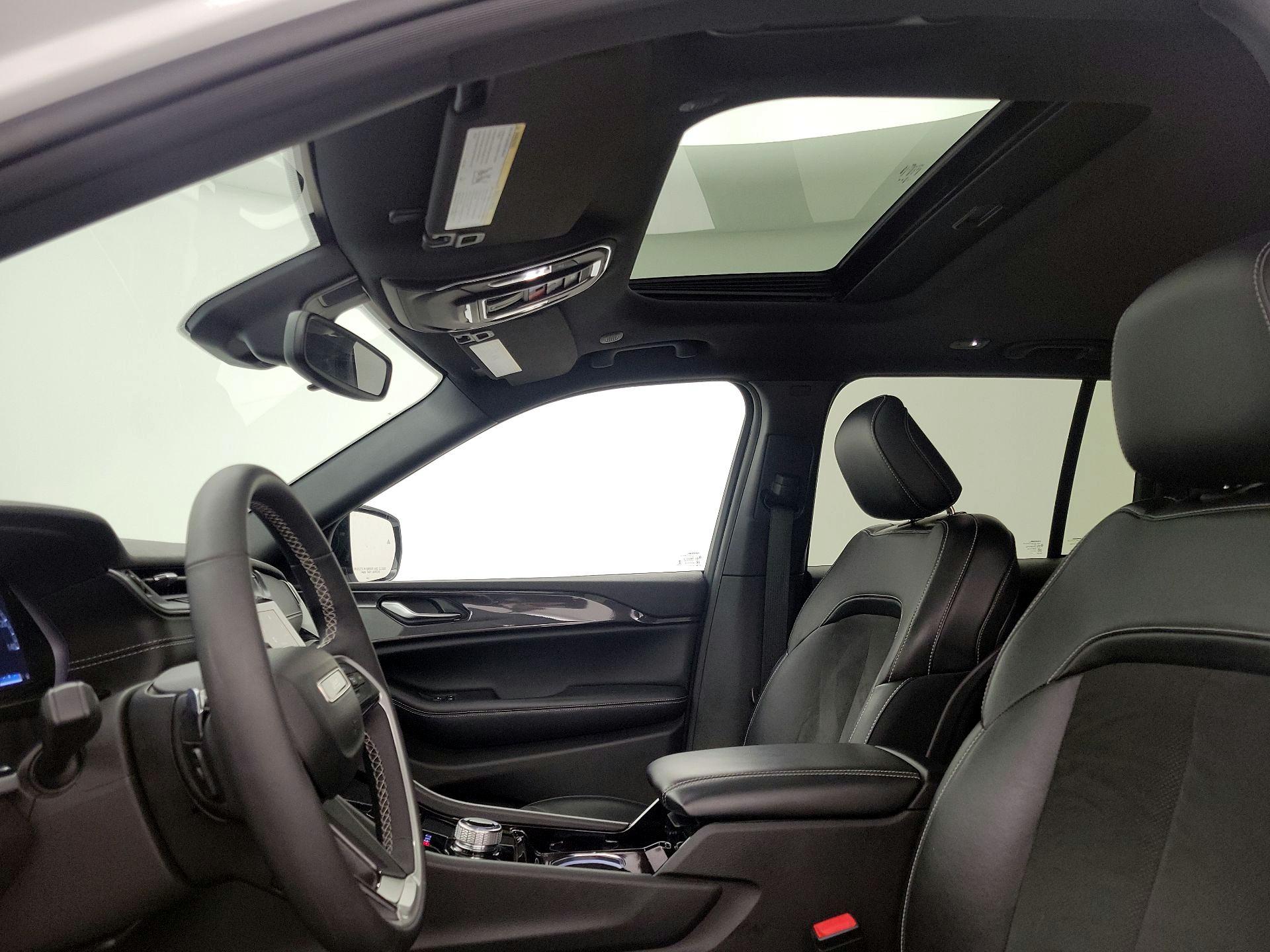 Thumbnail: 2023 Jeep Grand Cherokee - 19