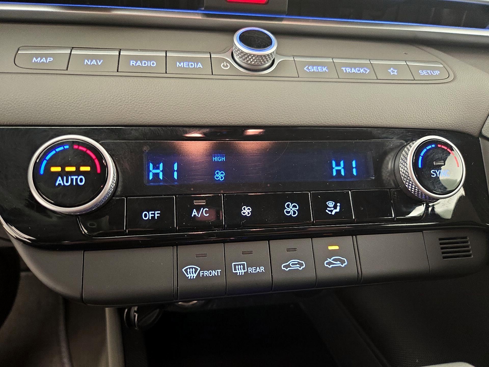 Thumbnail: 2024 Hyundai Elantra - 17