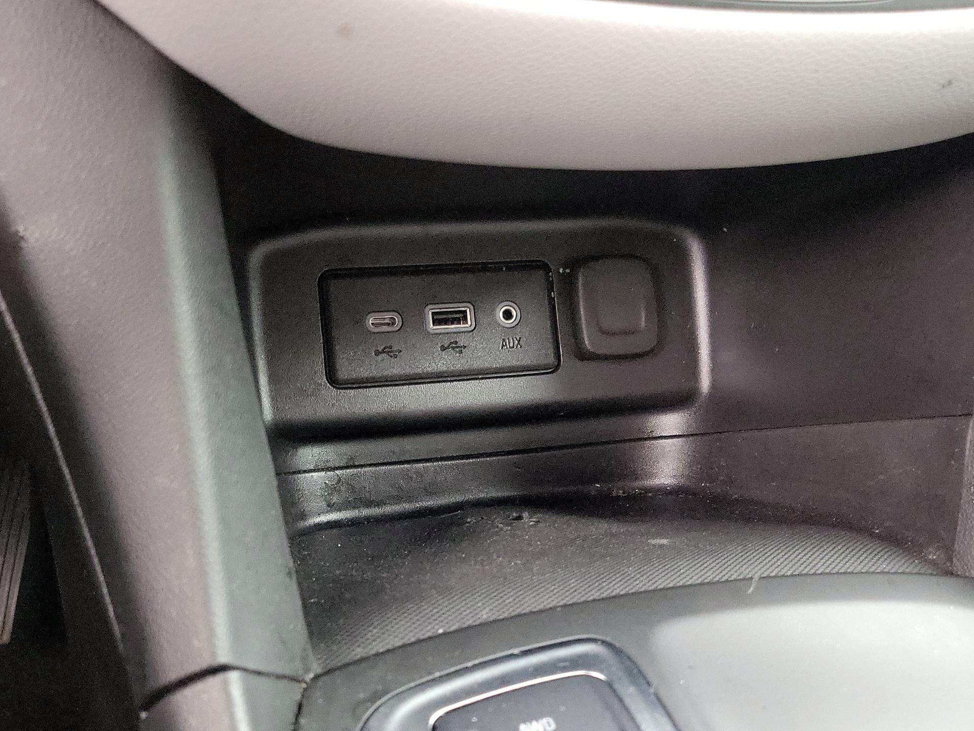 Thumbnail: 2022 Chevrolet Equinox - 18