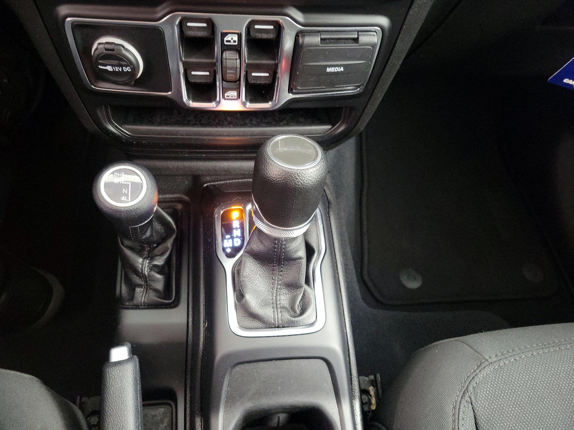 Thumbnail: 2023 Jeep Gladiator - 17