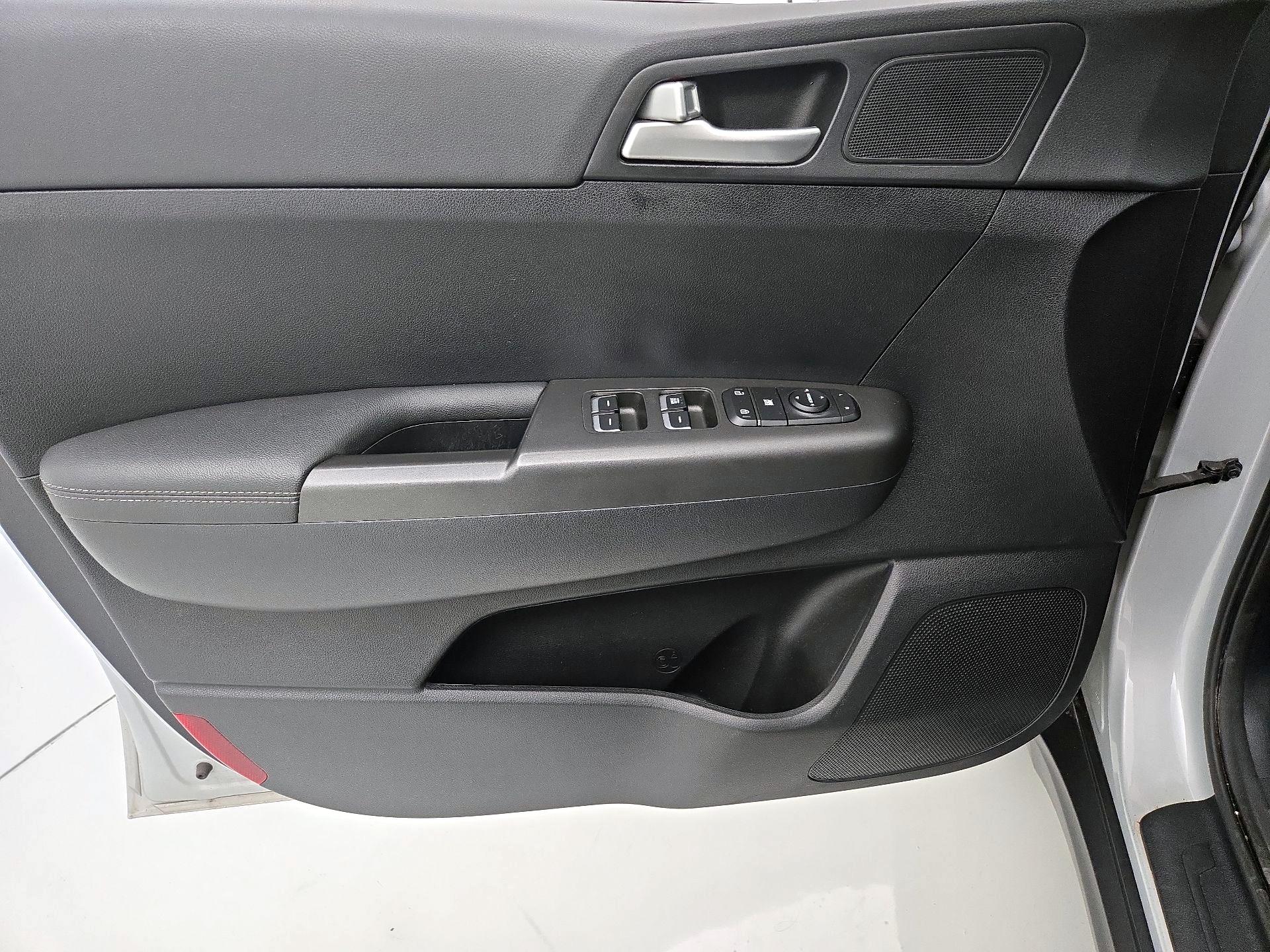 Thumbnail: 2022 Kia Sportage - 12