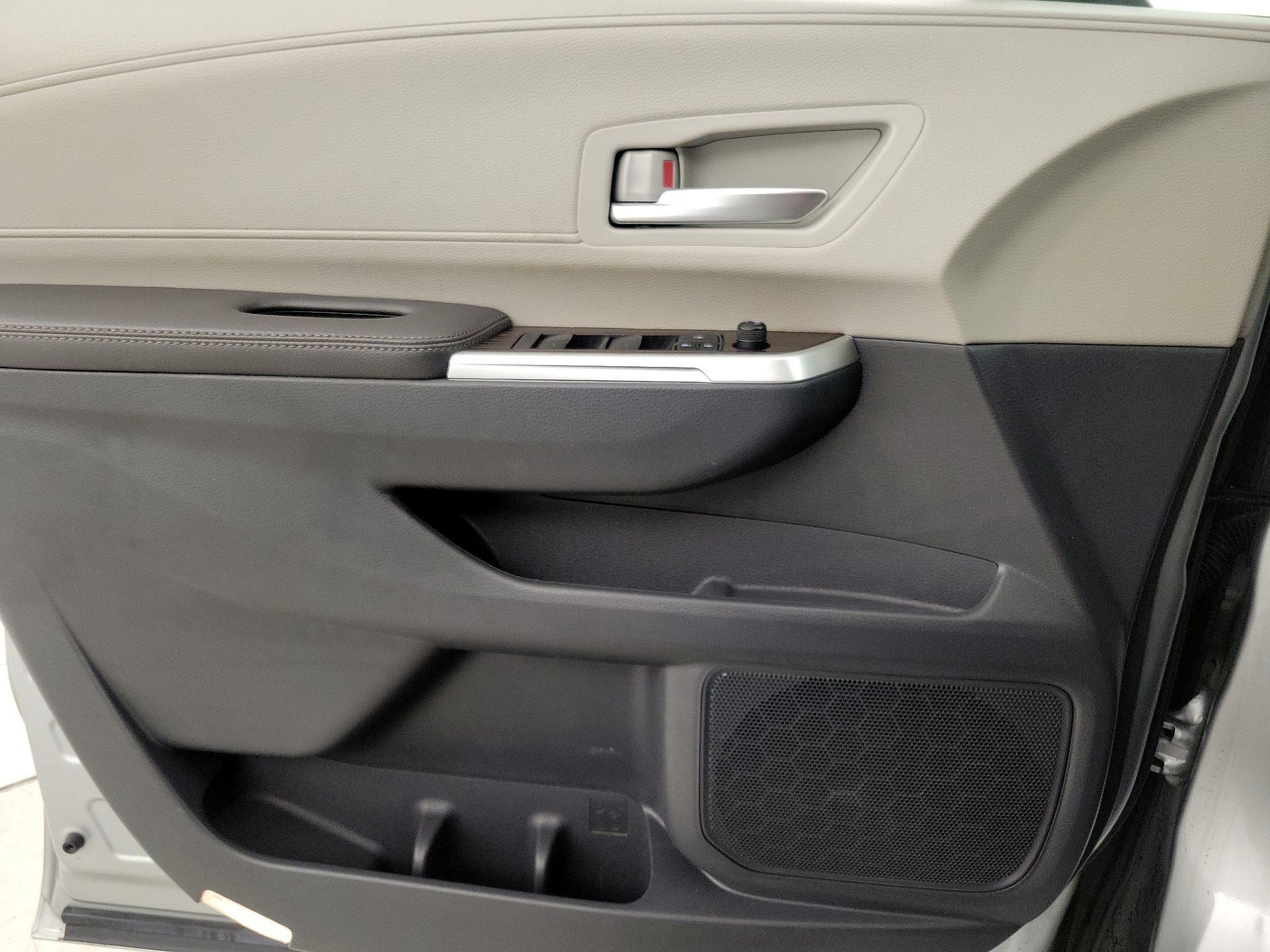 Thumbnail: 2024 Toyota Sienna - 12