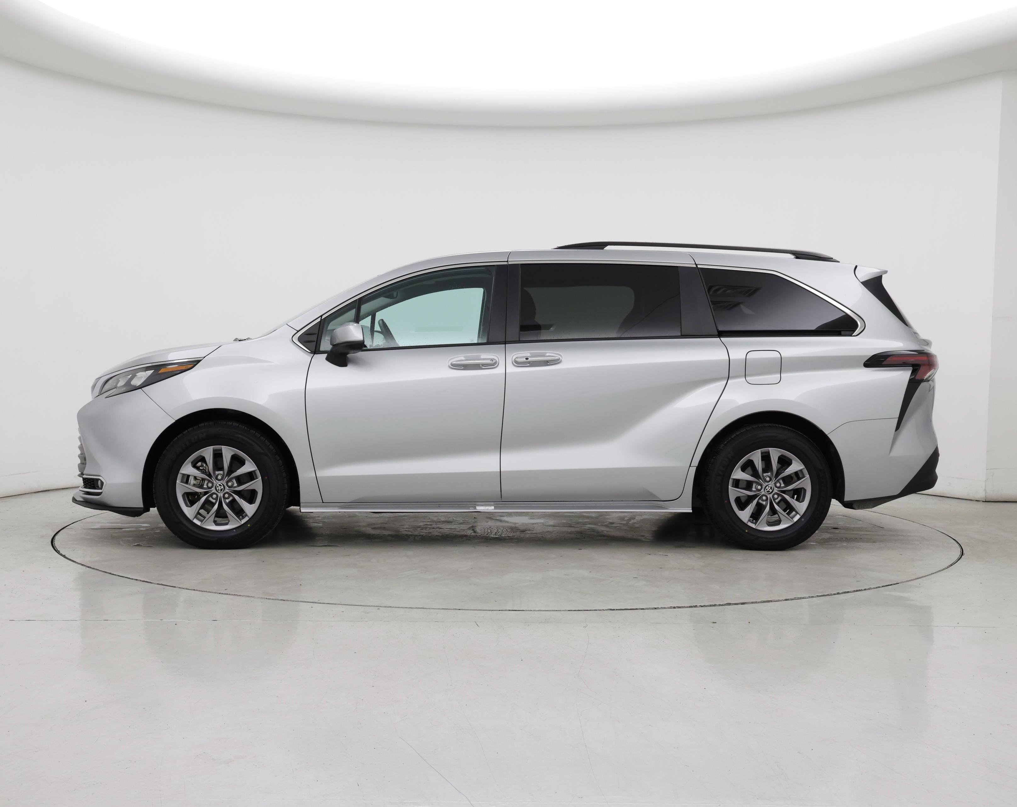 Thumbnail: 2024 Toyota Sienna - 3