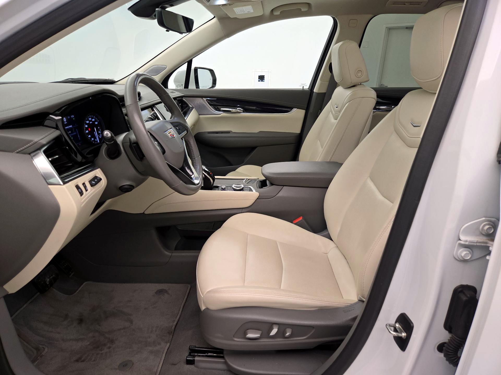 Thumbnail: 2022 Cadillac XT6 - 11