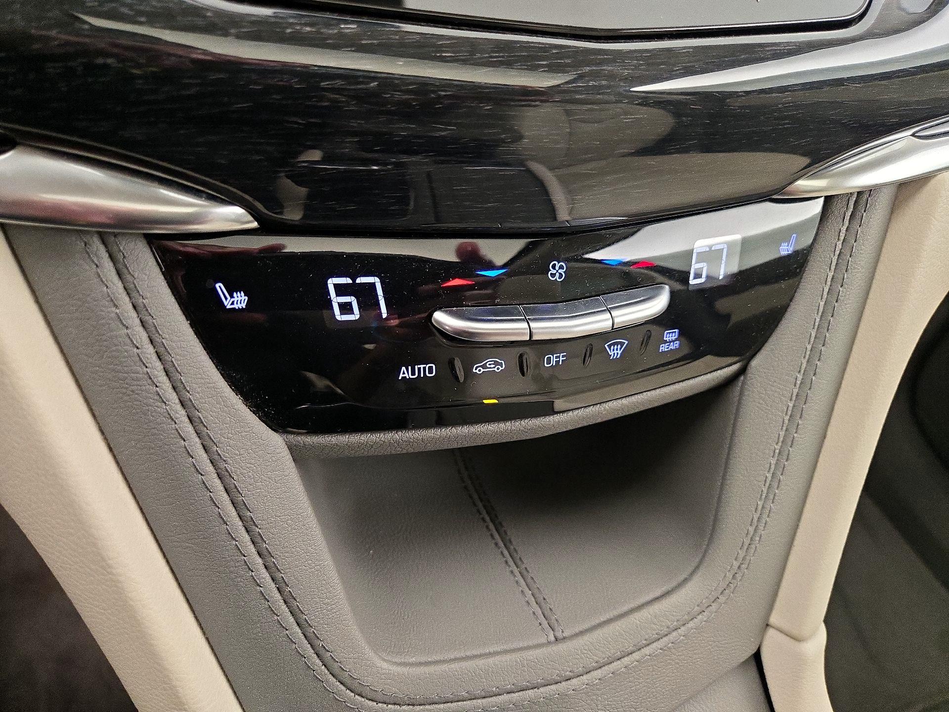 Thumbnail: 2022 Cadillac XT6 - 17