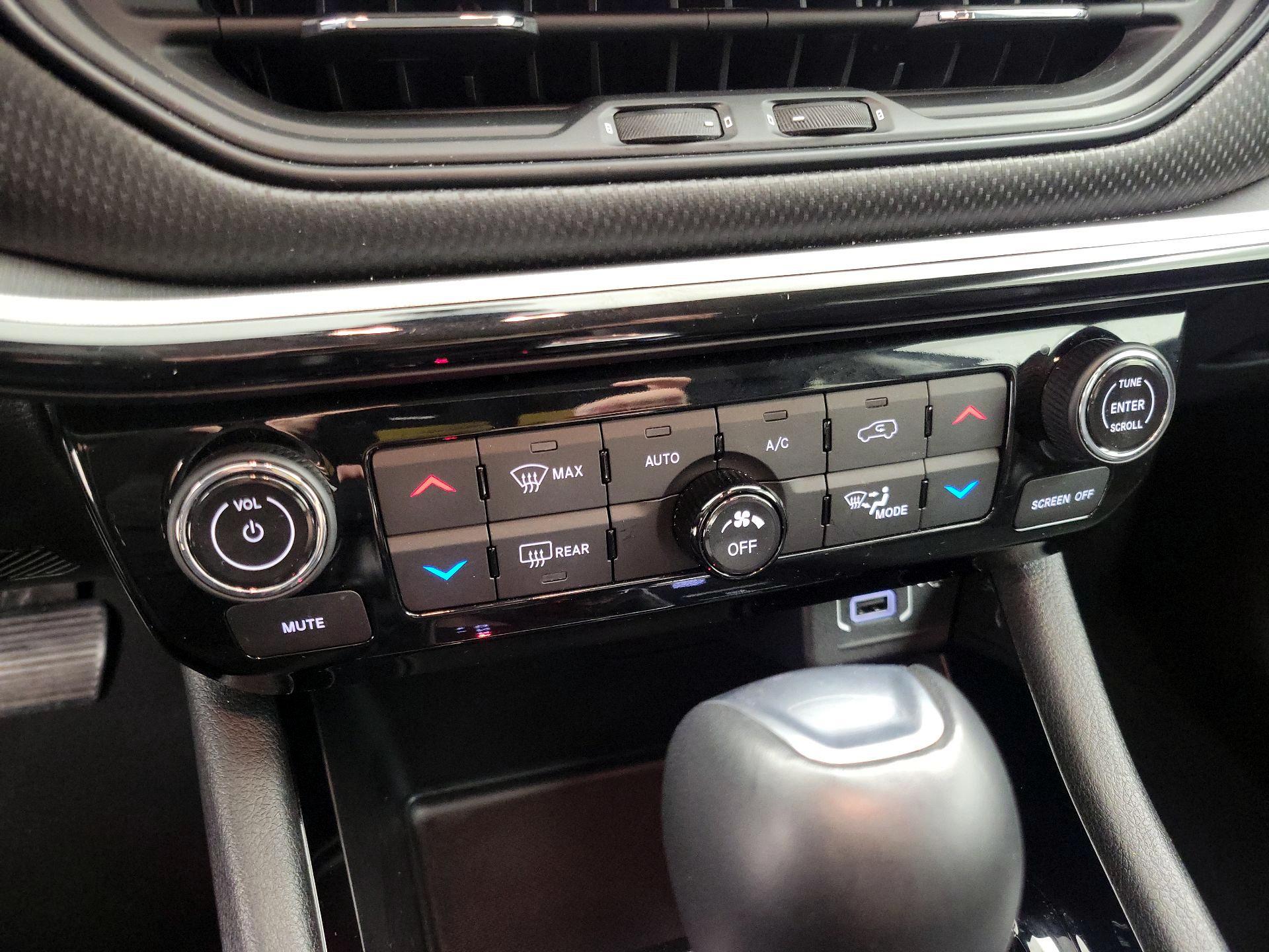 Thumbnail: 2022 Jeep Compass - 16