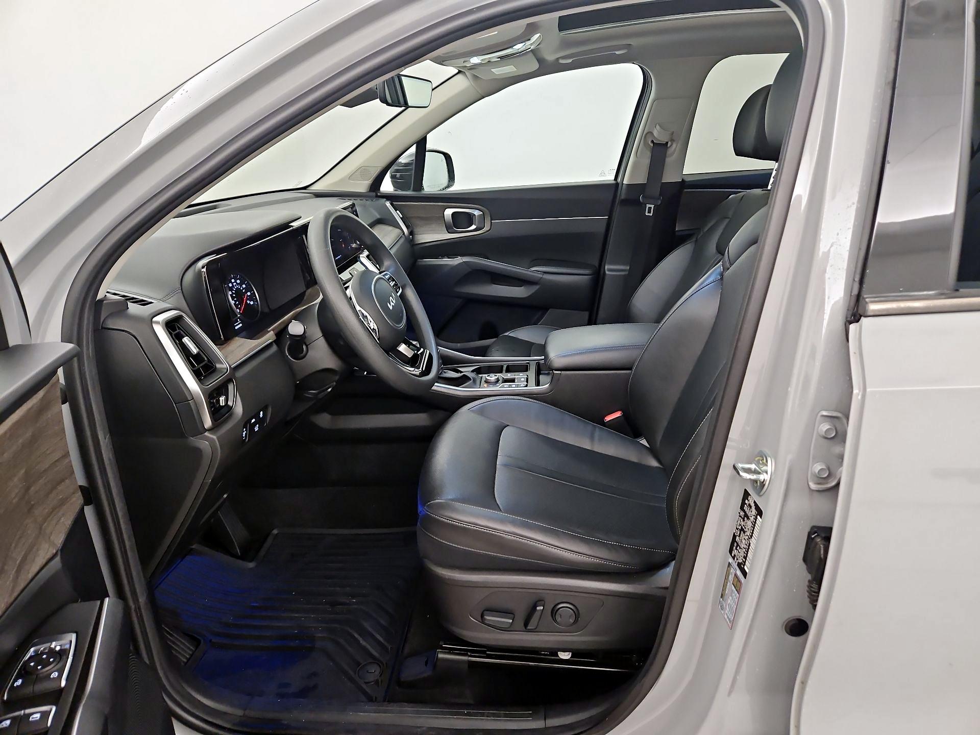 Thumbnail: 2022 Kia Sorento - 11