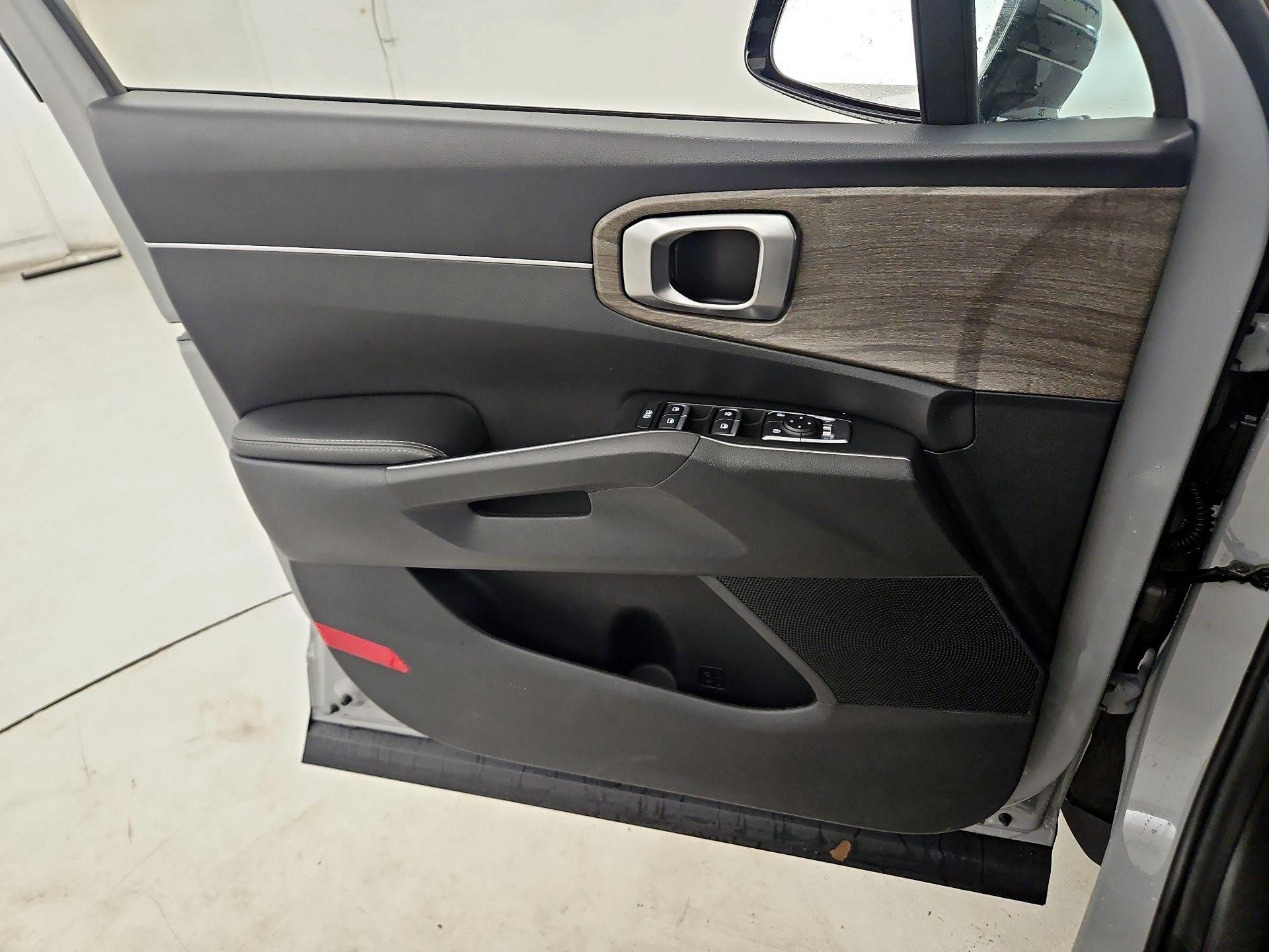 Thumbnail: 2022 Kia Sorento - 12