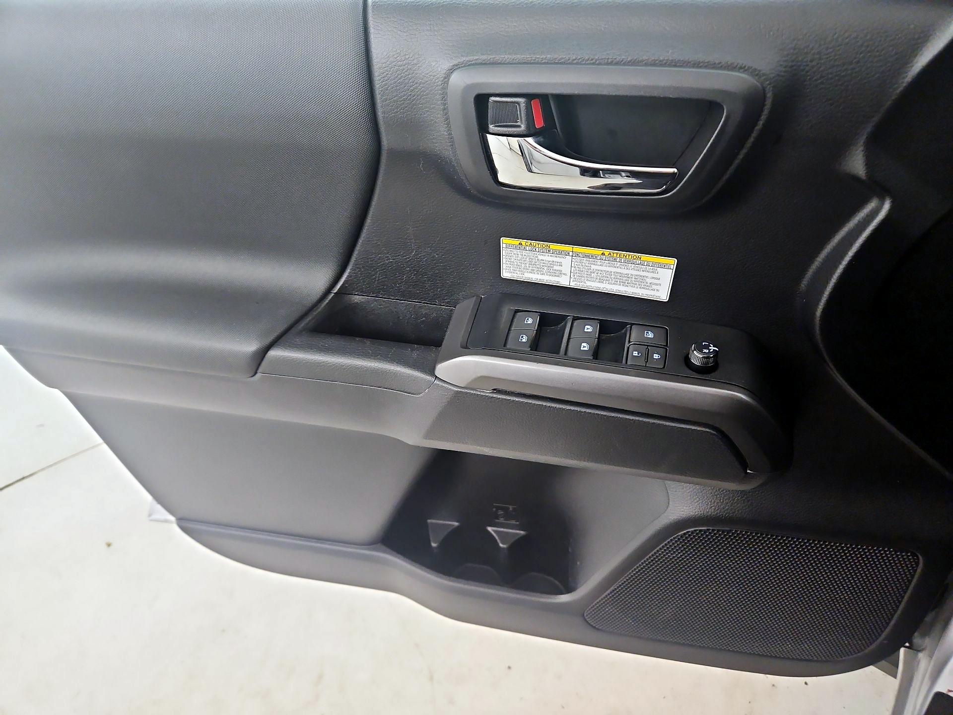 Thumbnail: 2020 Toyota Tacoma - 12