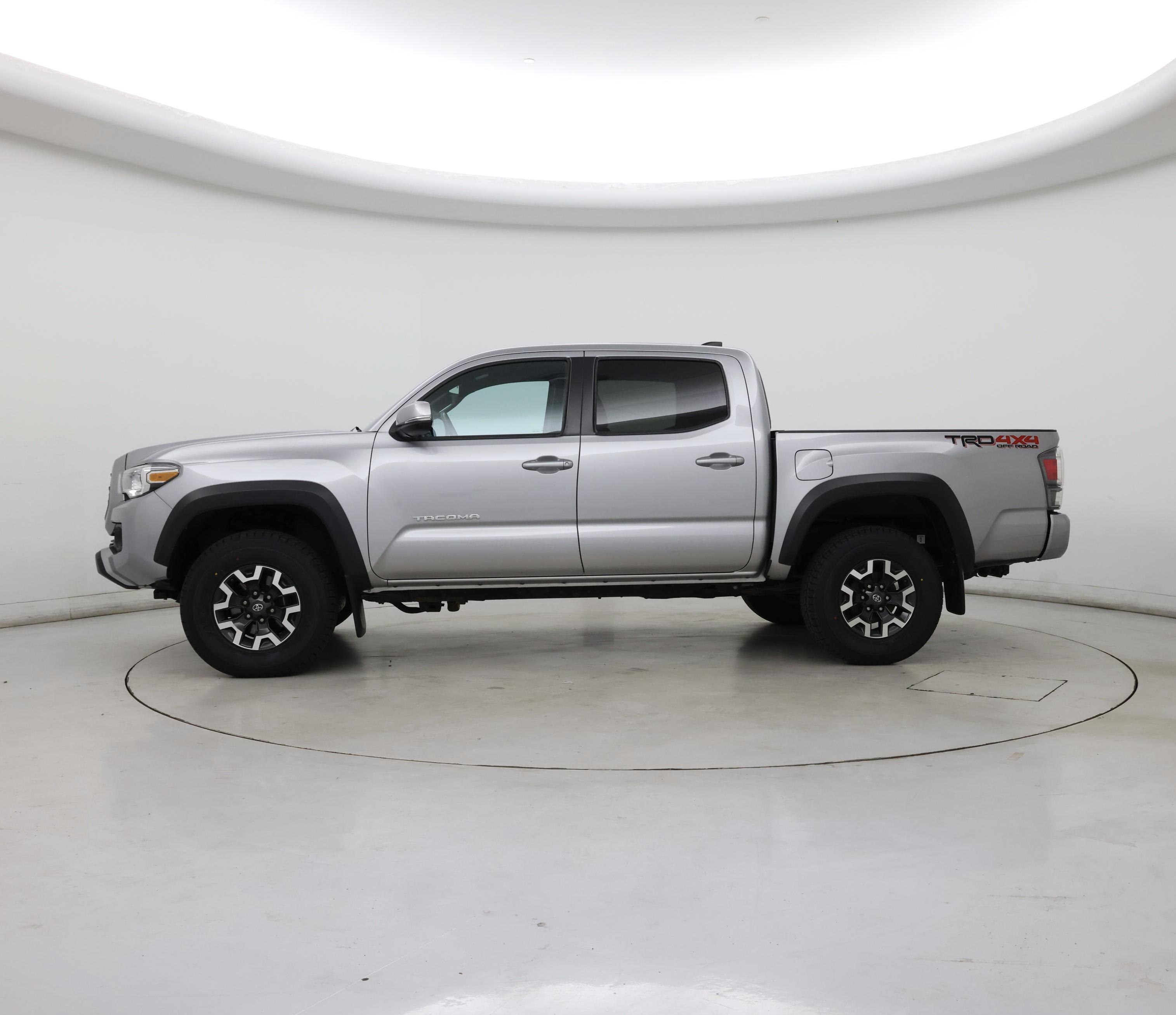 Thumbnail: 2020 Toyota Tacoma - 3