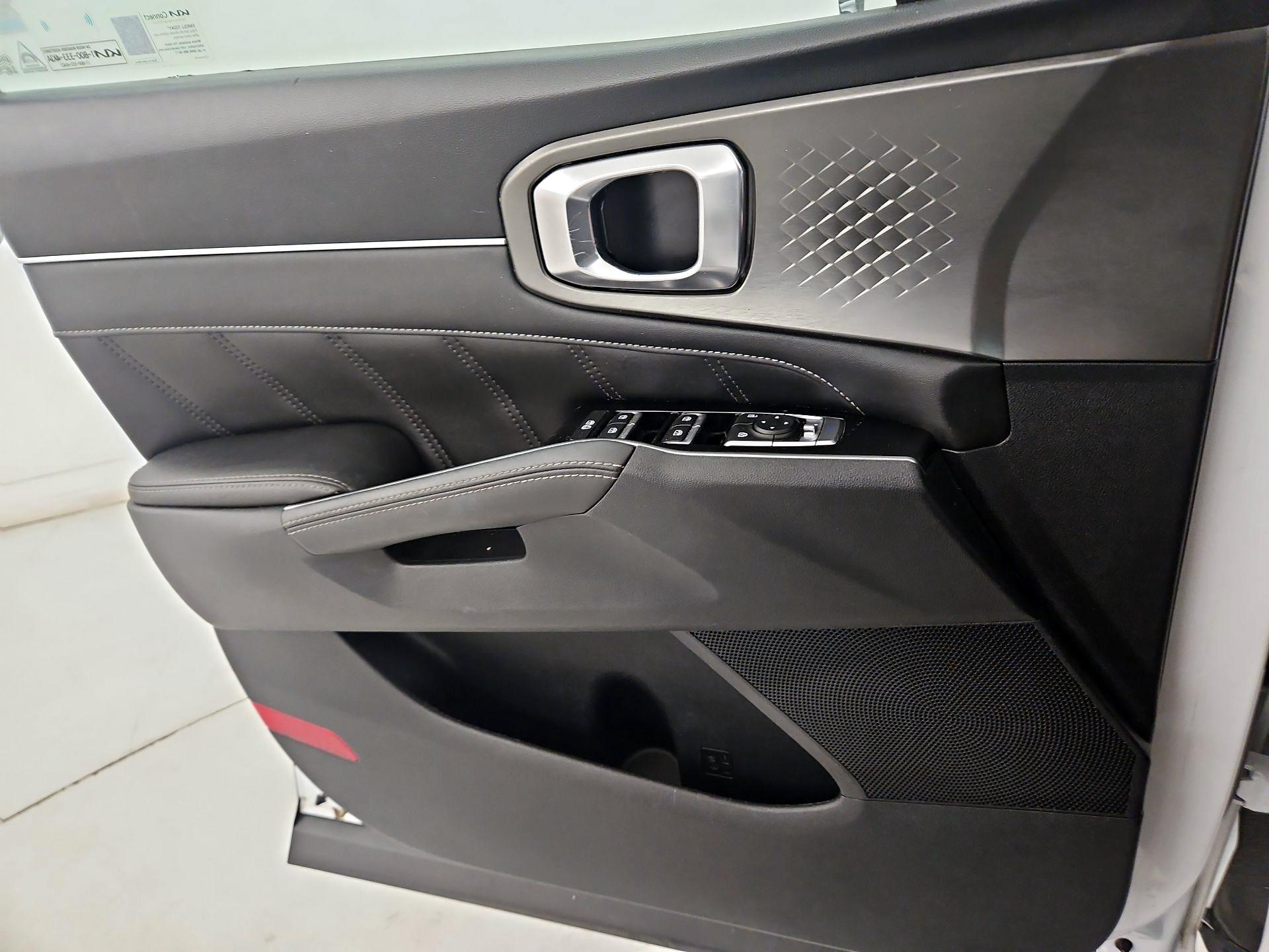 Thumbnail: 2023 Kia Sorento - 12