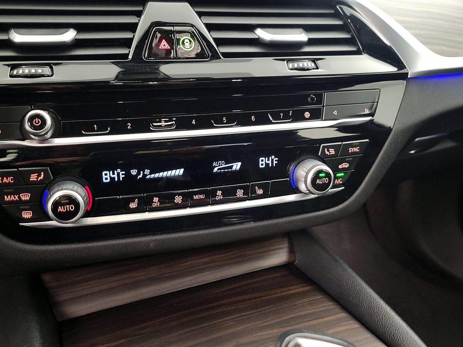 2022 BMW 5 Series 530i - Photo 18