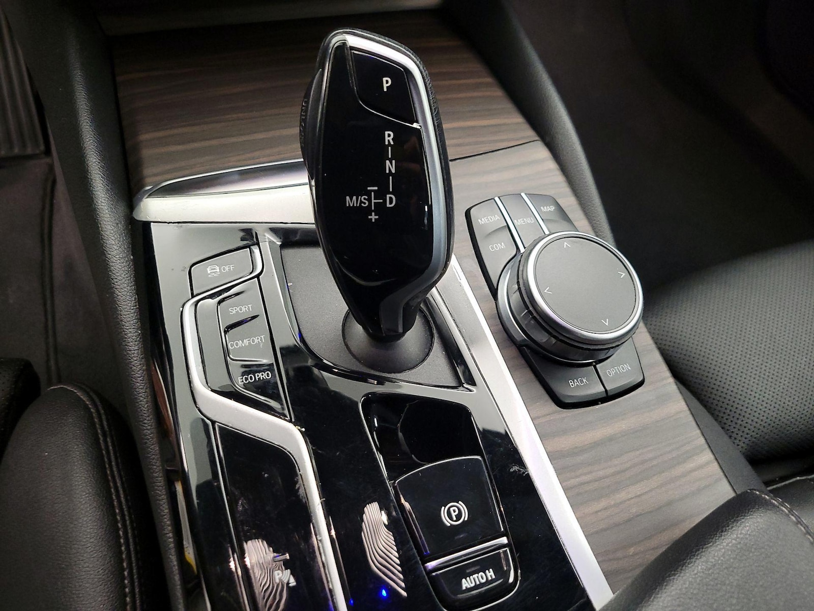 2022 BMW 5 Series 530i - Photo 19