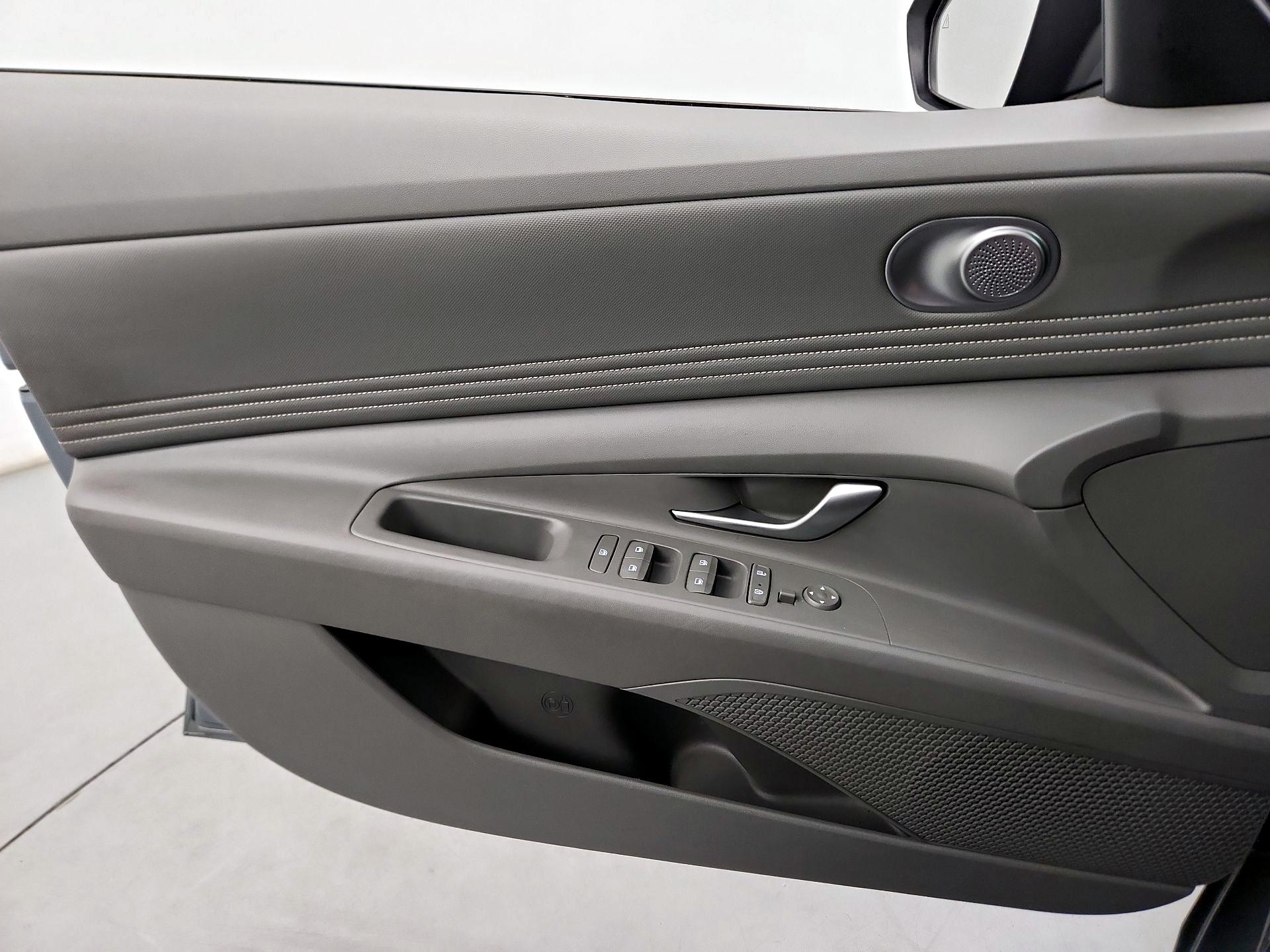 Thumbnail: 2023 Hyundai Elantra - 10