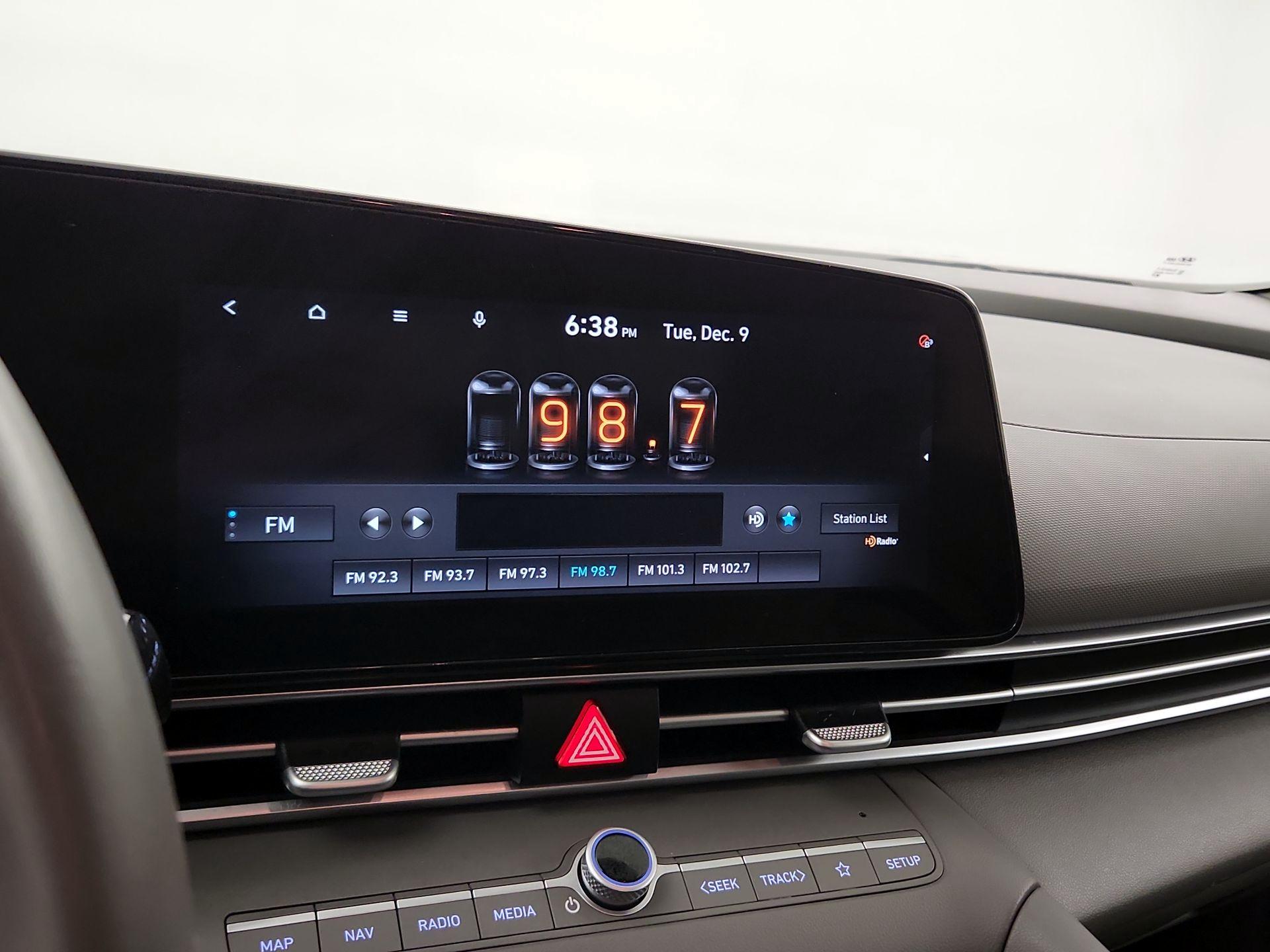 Thumbnail: 2023 Hyundai Elantra - 14