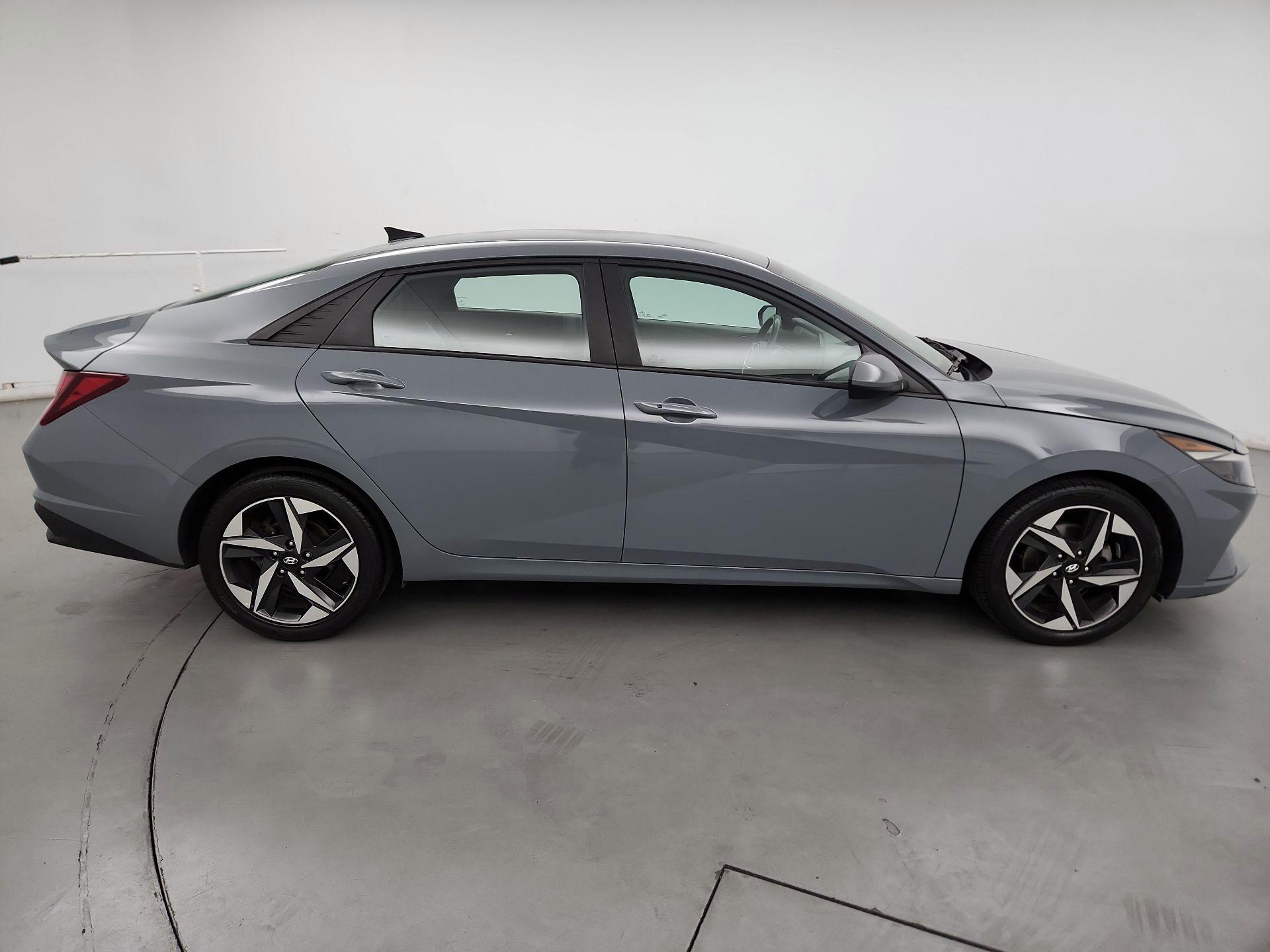 Thumbnail: 2023 Hyundai Elantra - 4