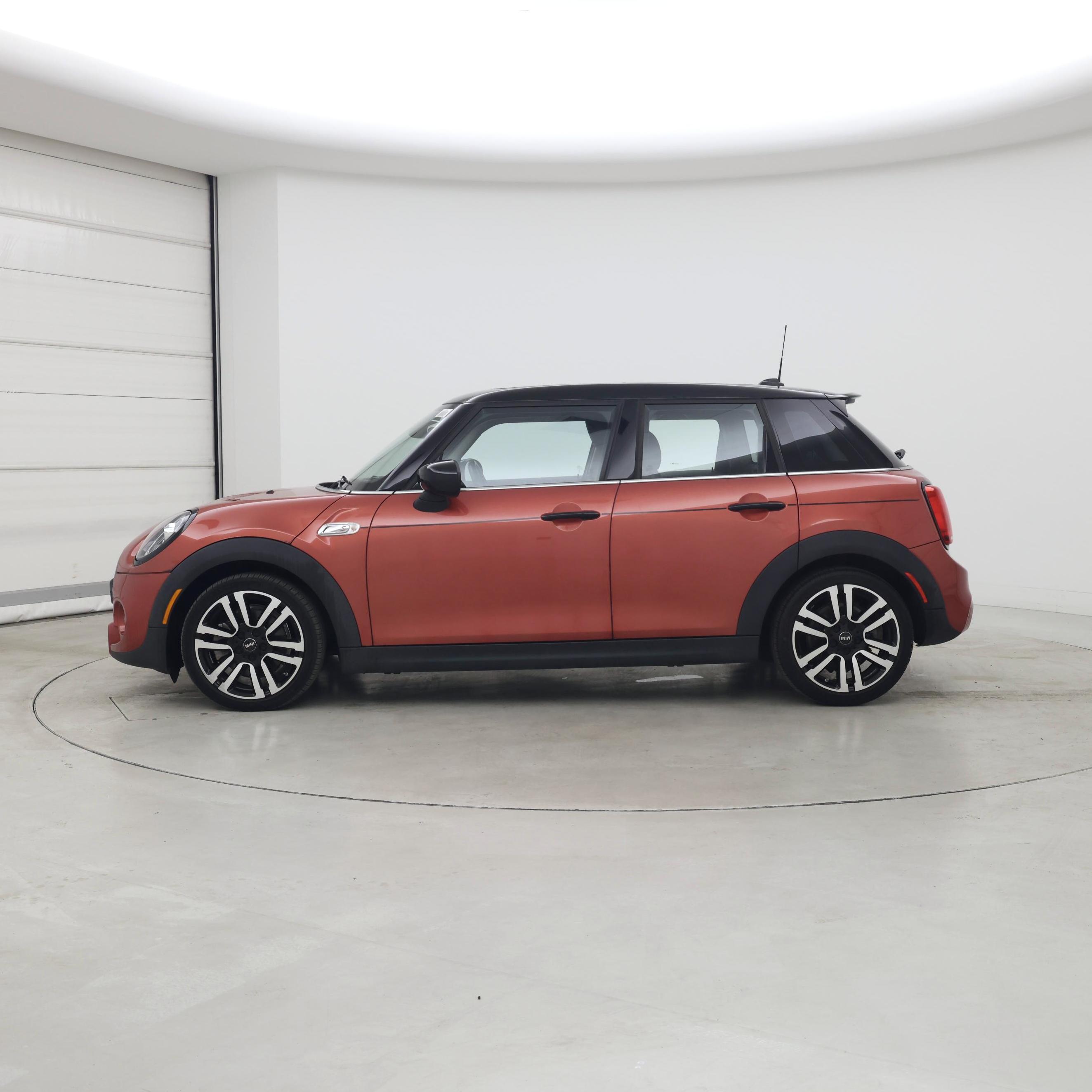 Thumbnail: 2021 MINI Cooper Hardtop - 3