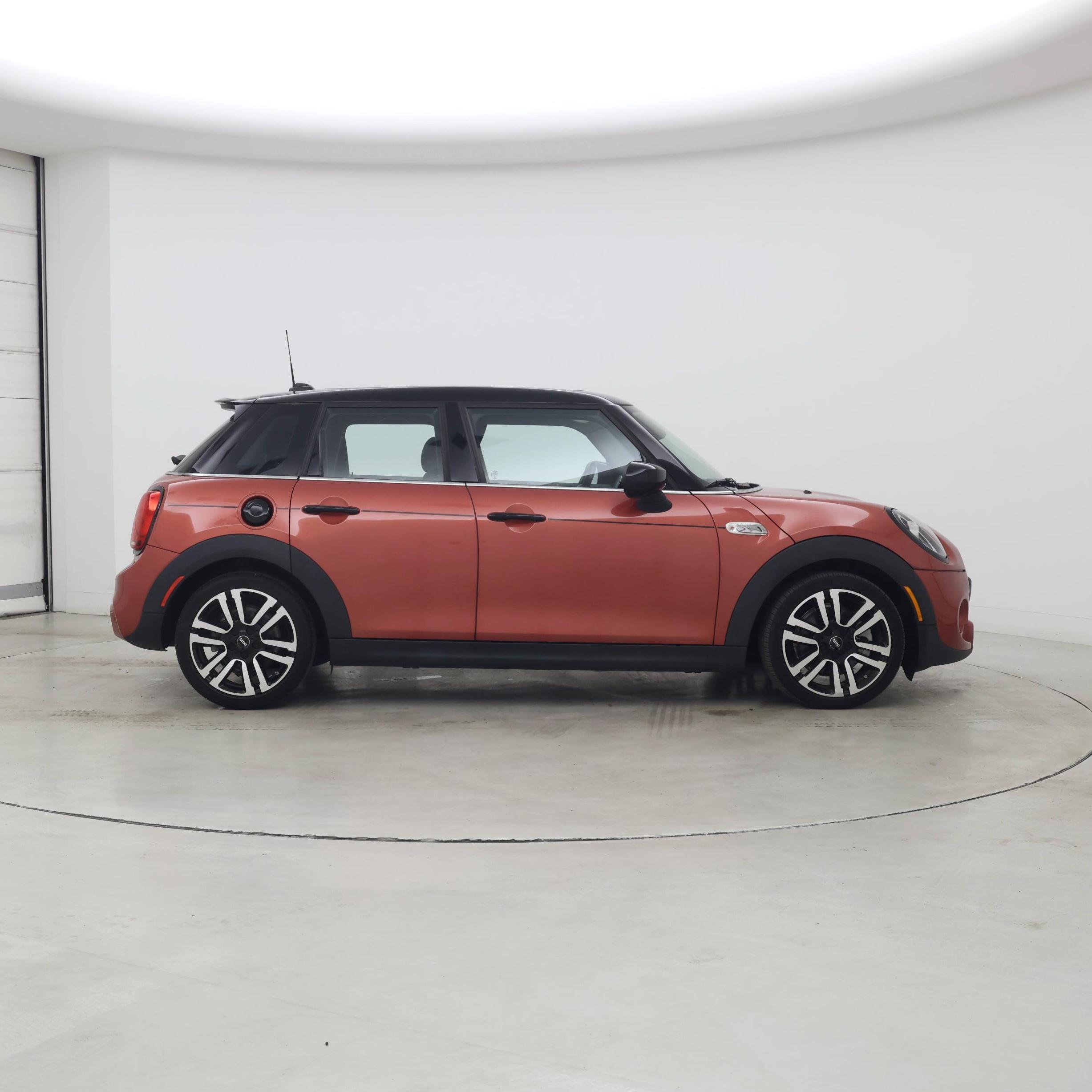 Thumbnail: 2021 MINI Cooper Hardtop - 7