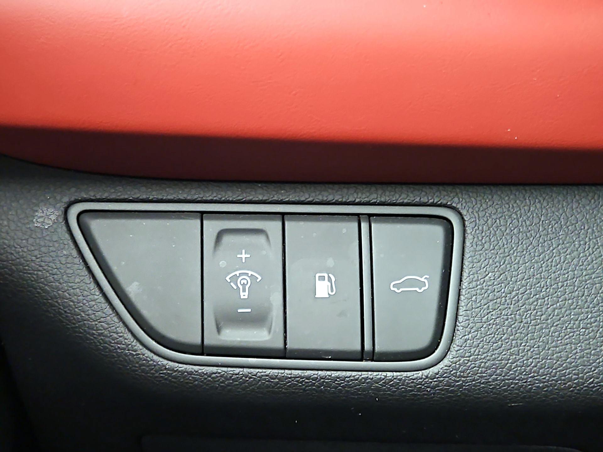 Thumbnail: 2023 Genesis G70 - 13