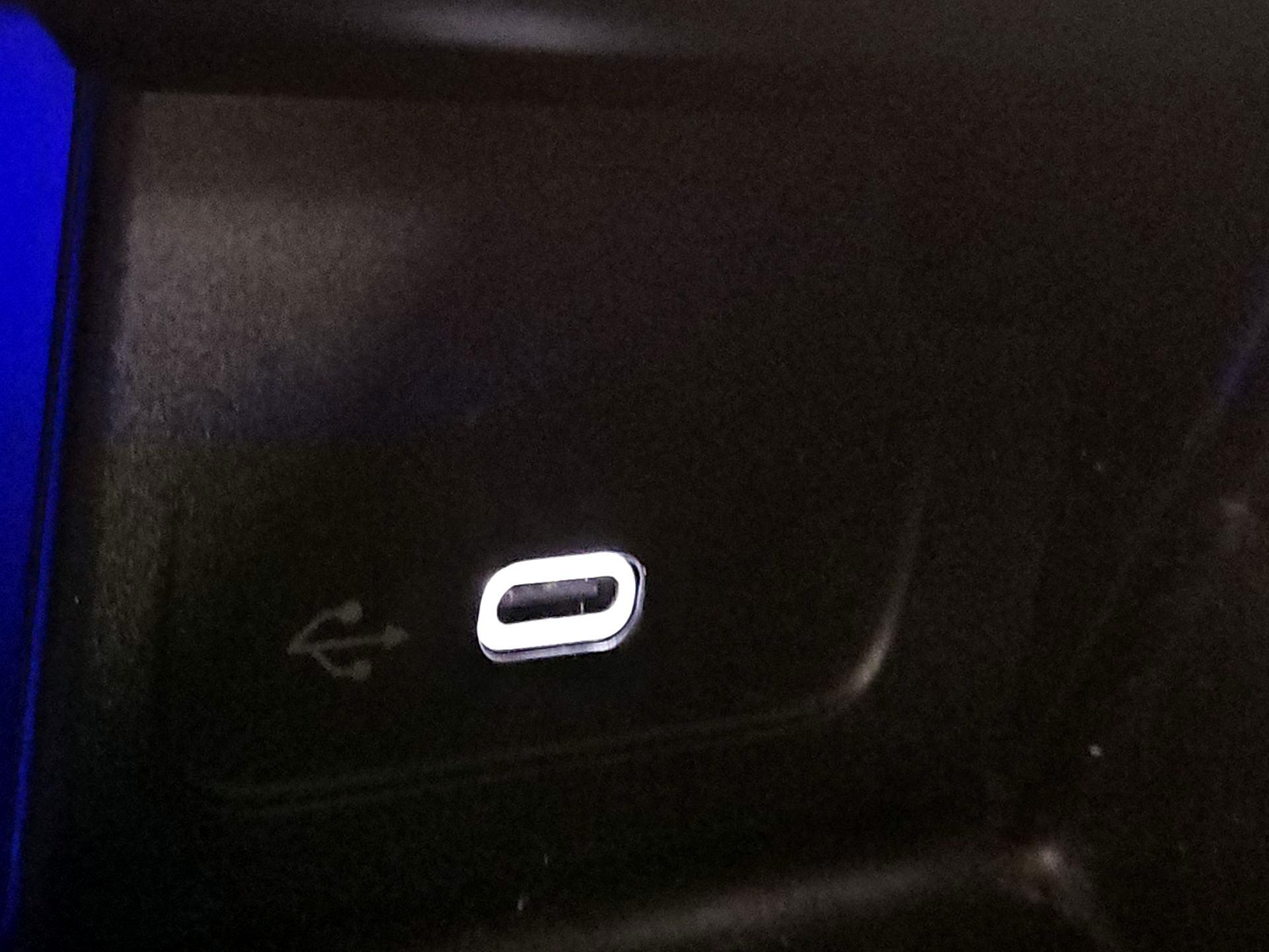 Thumbnail: 2023 Mercedes-Benz C-Class - 18