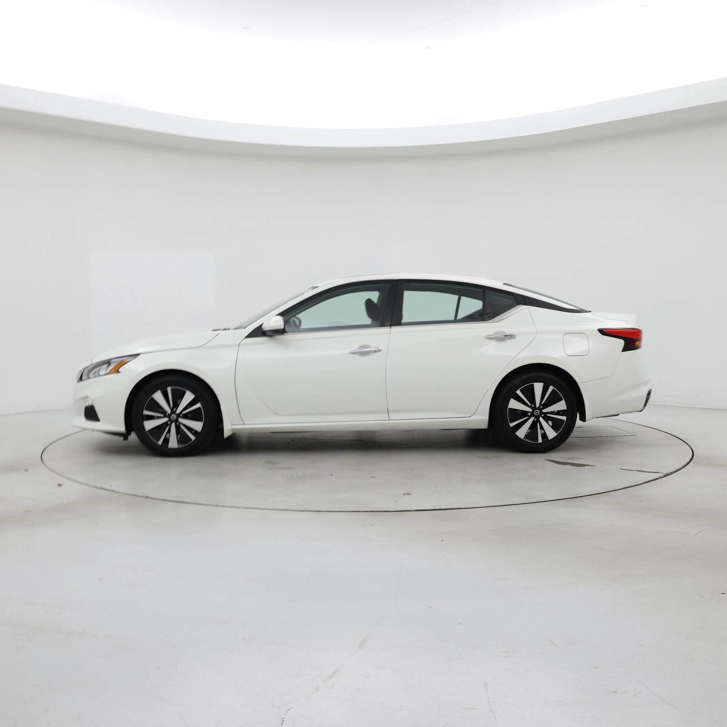 Thumbnail: 2022 Nissan Altima - 3