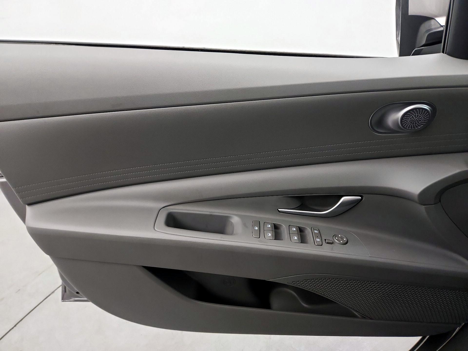 Thumbnail: 2023 Hyundai Elantra - 10