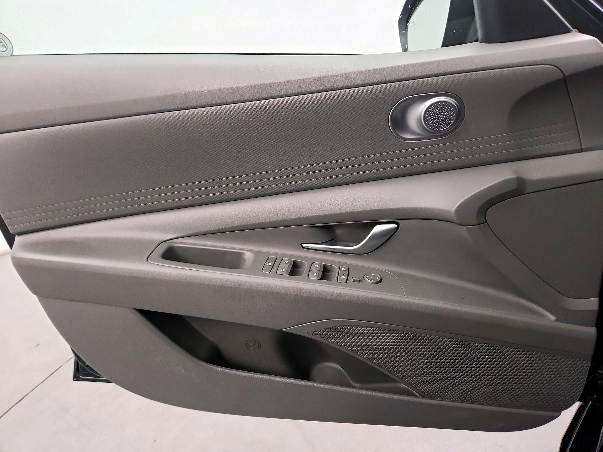 Thumbnail: 2023 Hyundai Elantra - 10