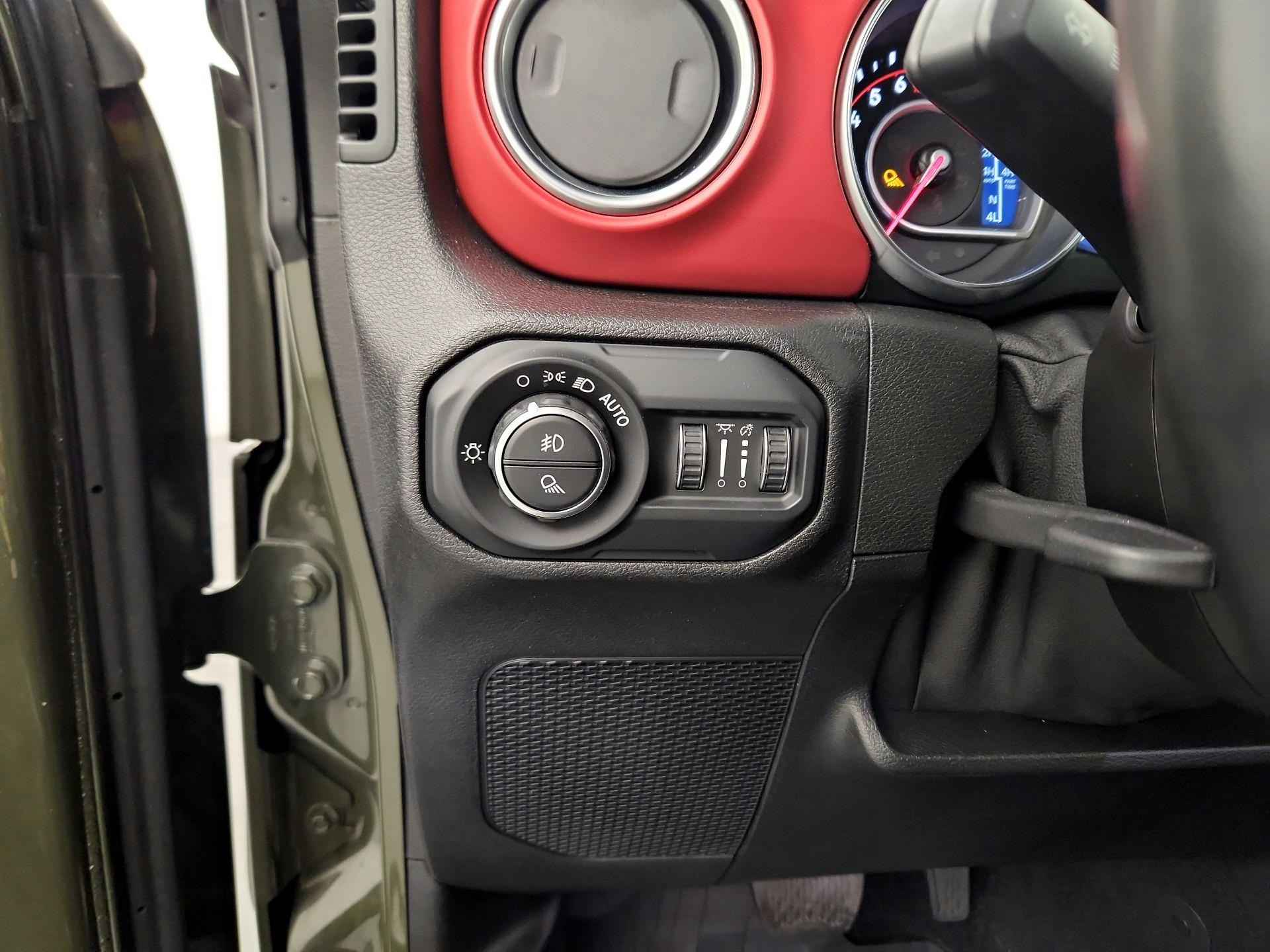 Thumbnail: 2021 Jeep Gladiator - 11