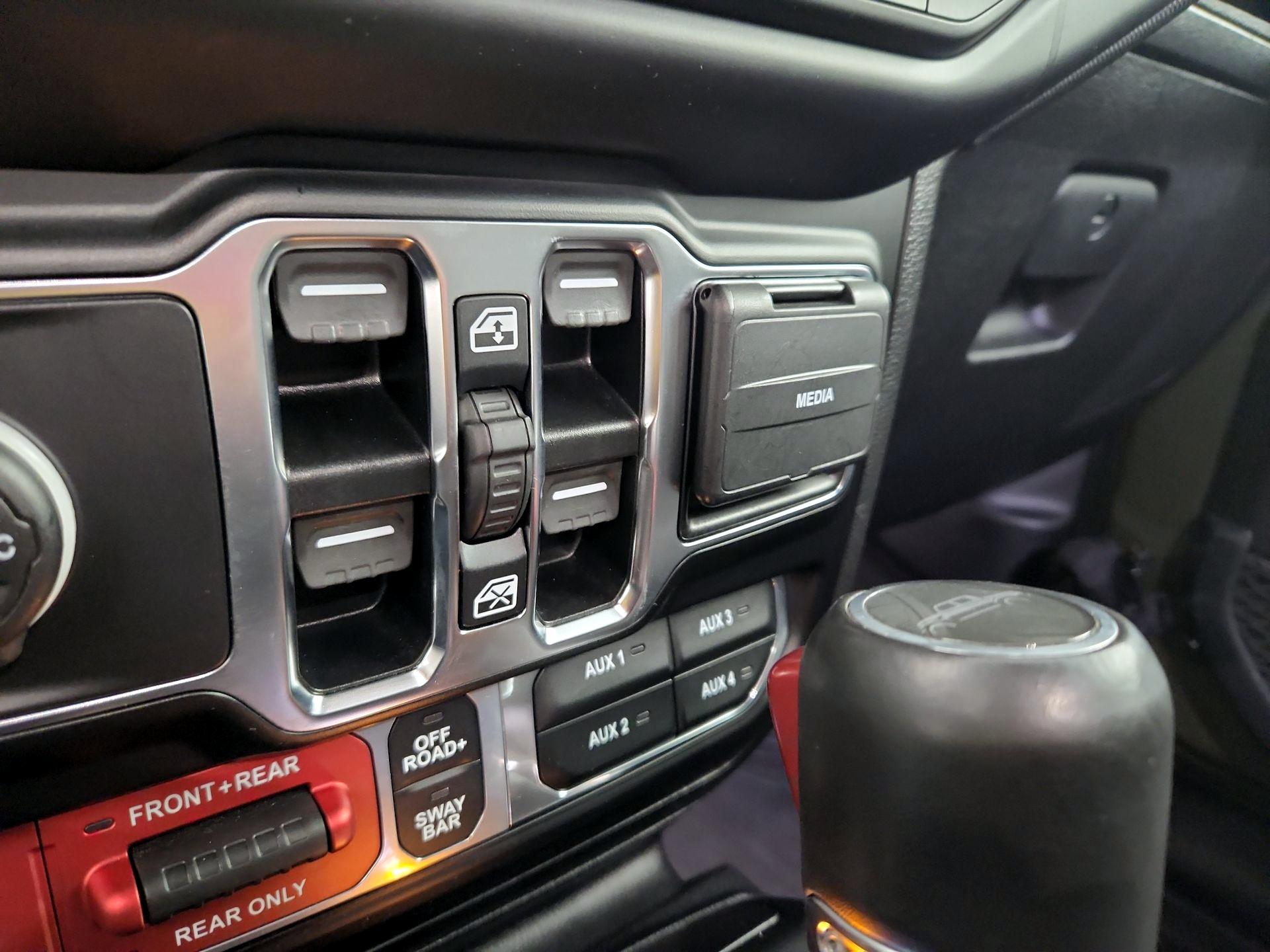 Thumbnail: 2021 Jeep Gladiator - 17