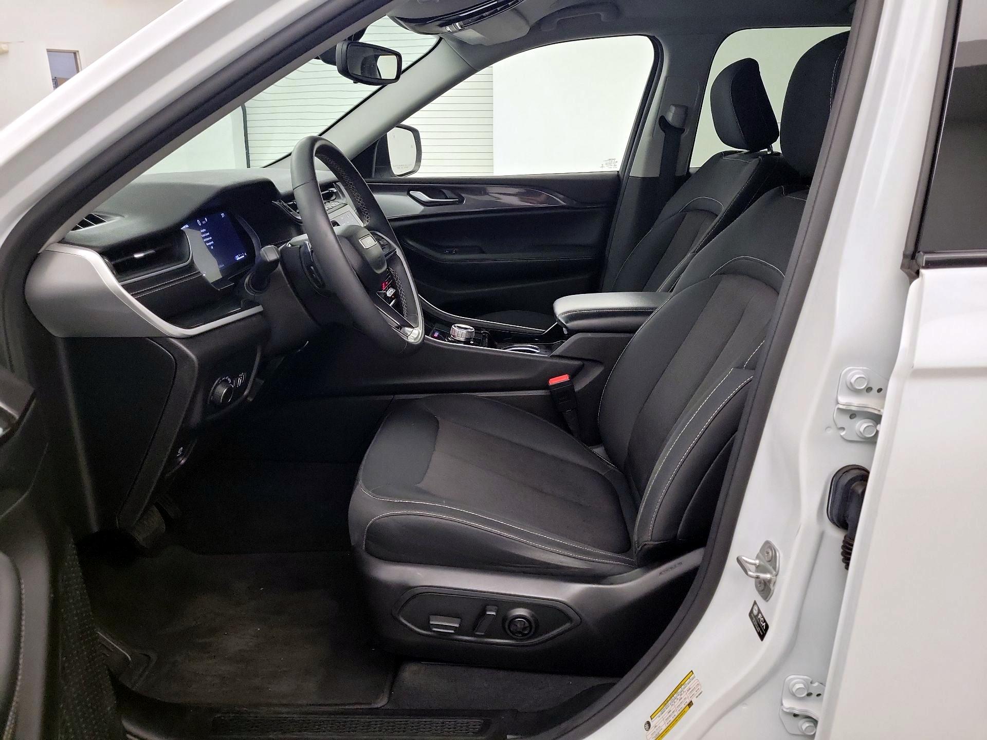 Thumbnail: 2023 Jeep Grand Cherokee - 9