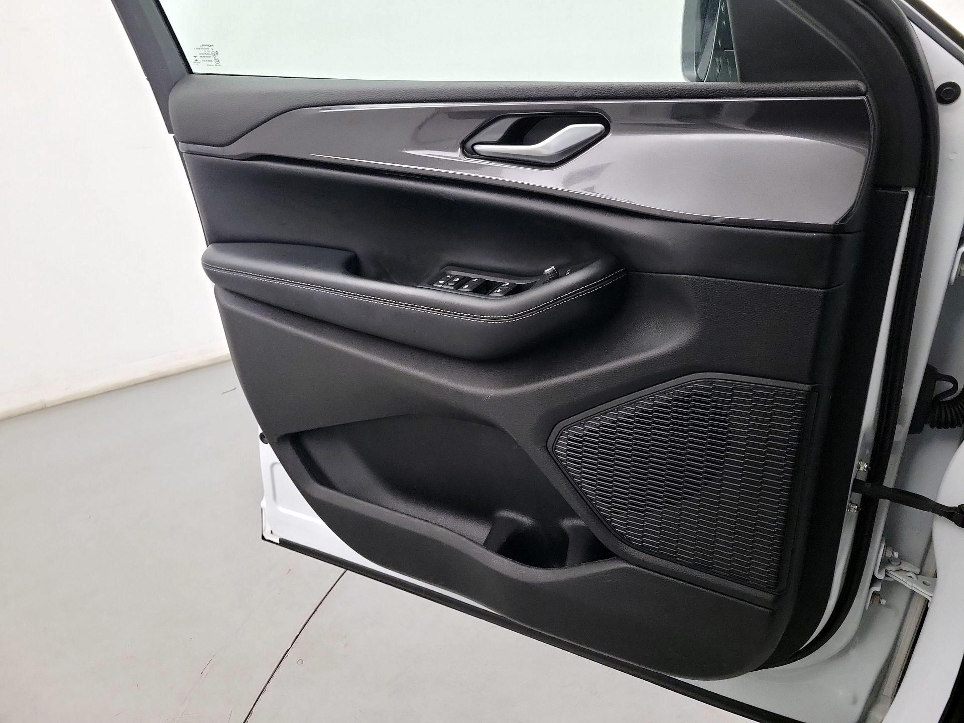 Thumbnail: 2023 Jeep Grand Cherokee - 10