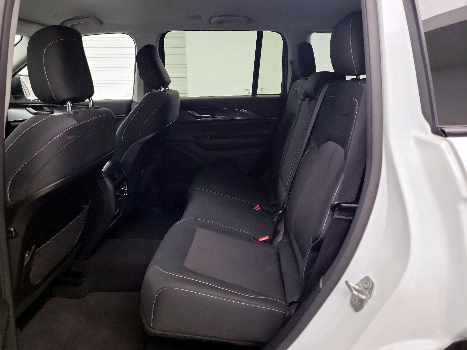 Thumbnail: 2023 Jeep Grand Cherokee - 17